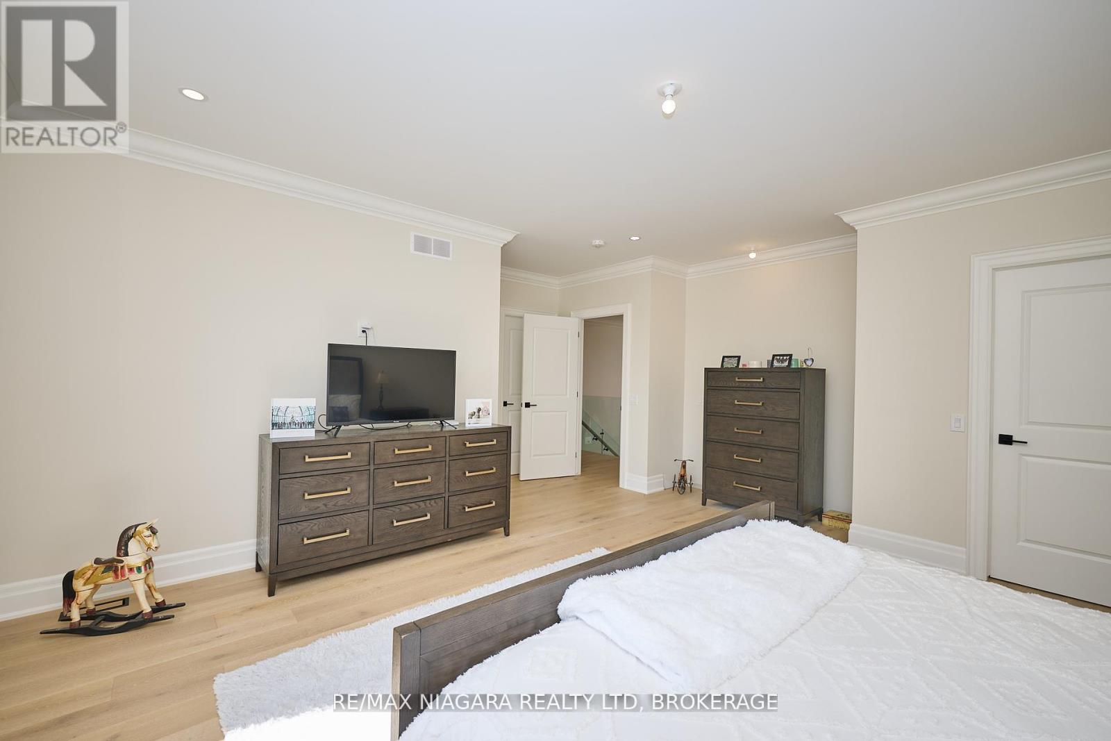 21 Ivy Crescent, Thorold, Ontario  L2V 0J9 - Photo 24 - X12684446