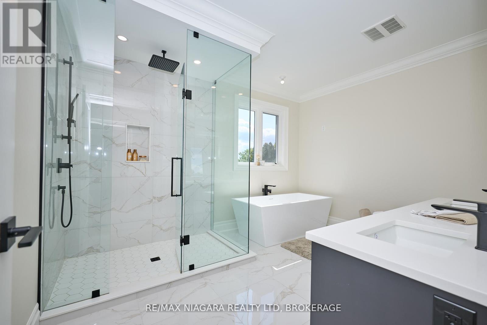 21 Ivy Crescent, Thorold, Ontario  L2V 0J9 - Photo 25 - X12684446