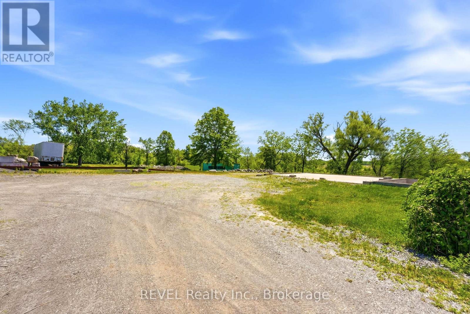 1373 Chippawa Creek Road, Thorold, Ontario  L0S 1K0 - Photo 2 - X12686384