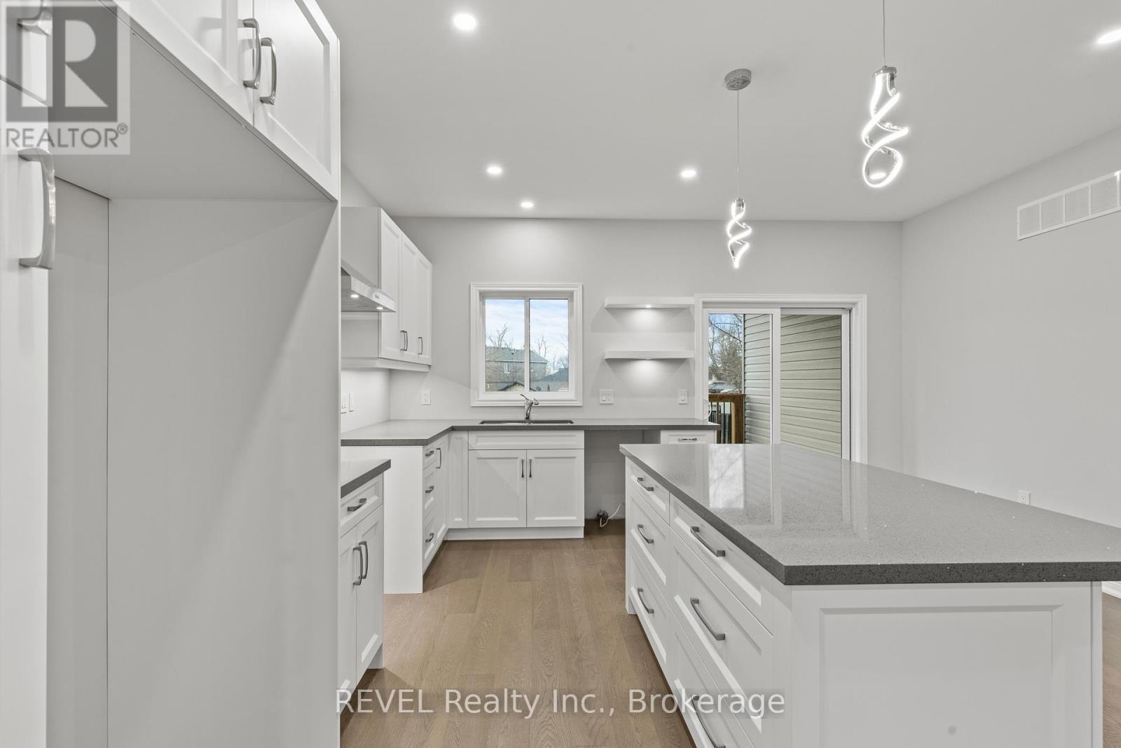 735 Dominion Road, Fort Erie, Ontario  L2A 1G9 - Photo 11 - X12688024