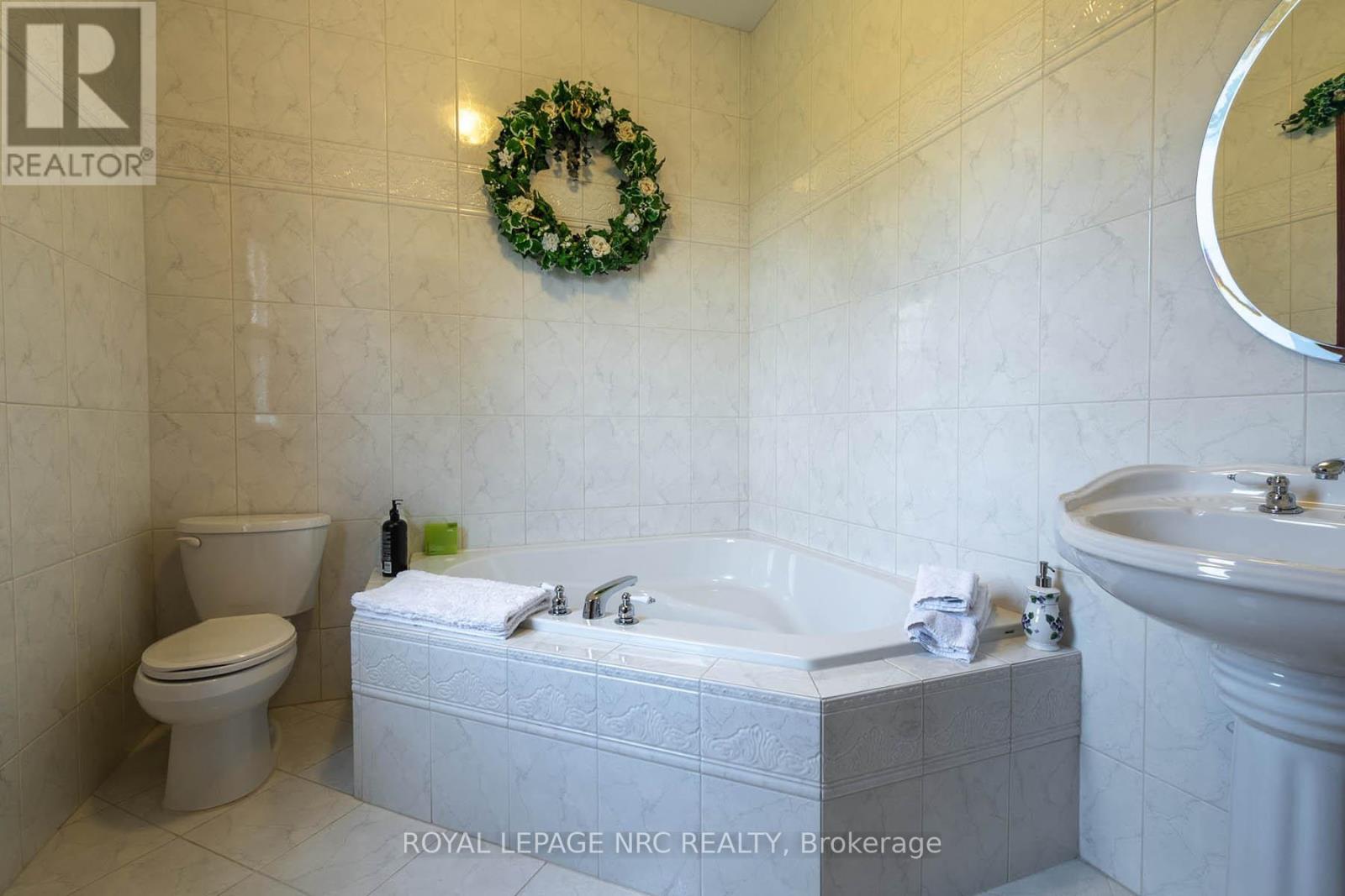 14902 Niagara River Parkway, Niagara-On-The-Lake, Ontario  L0S 1J0 - Photo 15 - X12708880