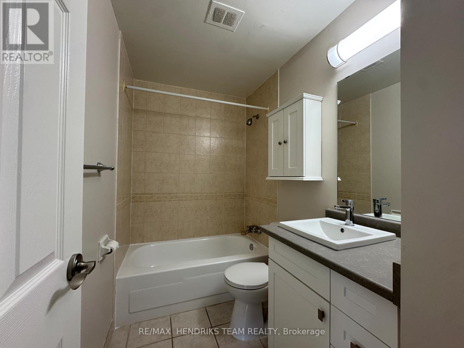 707 - 610 Lake Street, St. Catharines, Ontario  L2N 5T1 - Photo 11 - X12709530