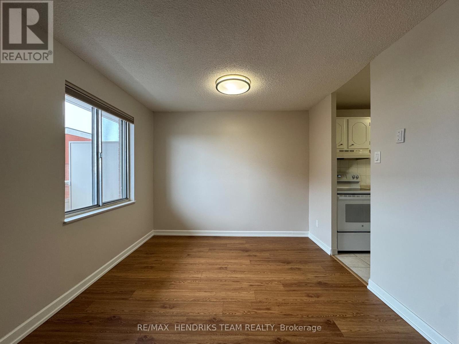 707 - 610 Lake Street, St. Catharines, Ontario  L2N 5T1 - Photo 4 - X12709530