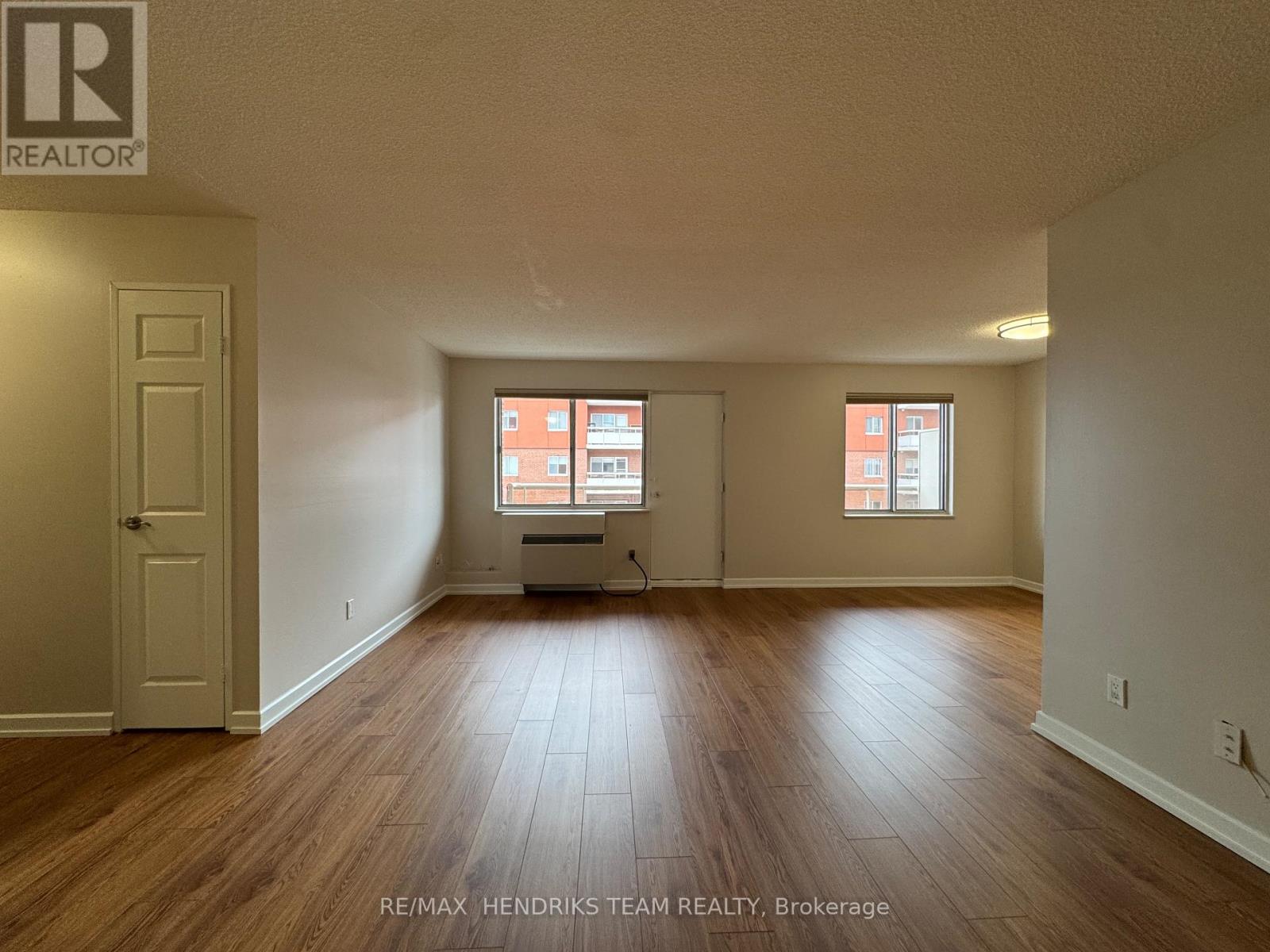 707 - 610 Lake Street, St. Catharines, Ontario  L2N 5T1 - Photo 5 - X12709530