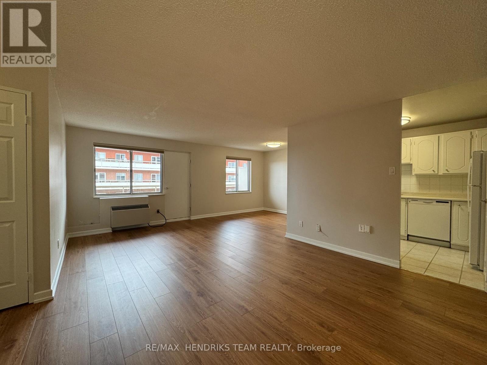 707 - 610 Lake Street, St. Catharines, Ontario  L2N 5T1 - Photo 6 - X12709530