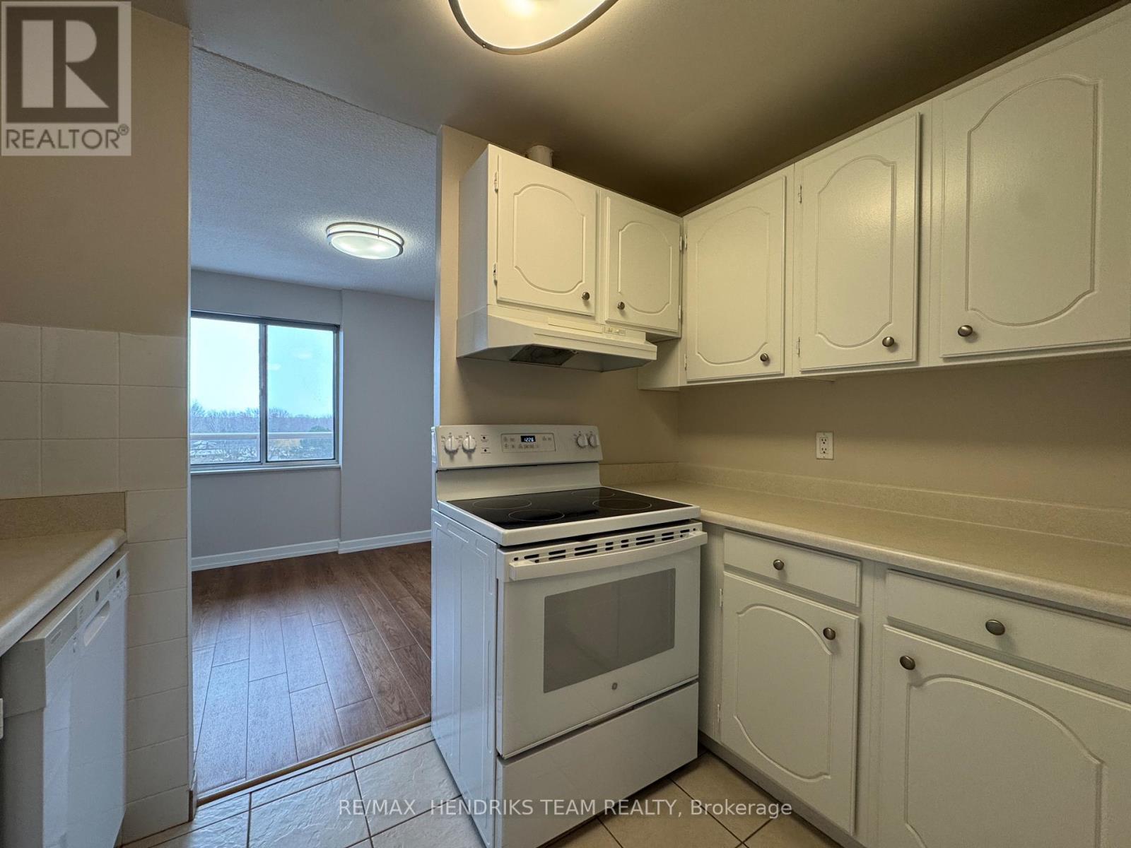 609 - 610 Lake Street, St. Catharines, Ontario  L2N 5T1 - Photo 3 - X12709532