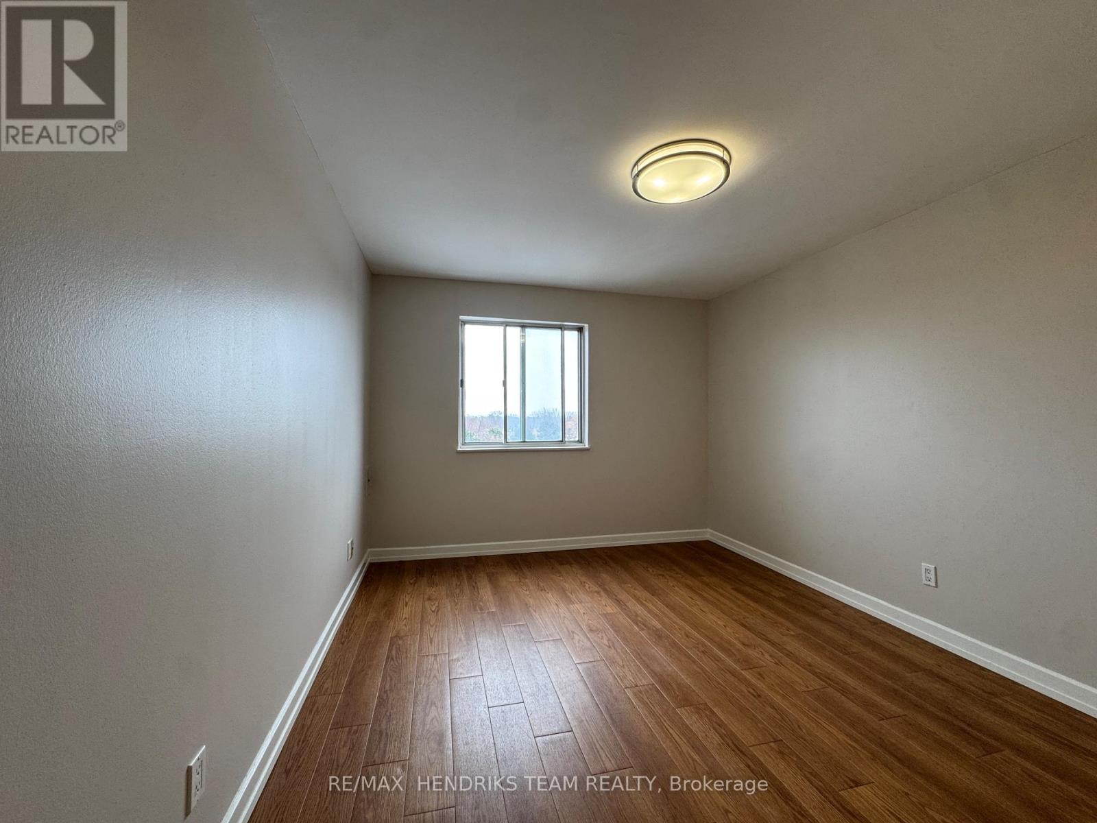 609 - 610 Lake Street, St. Catharines, Ontario  L2N 5T1 - Photo 8 - X12709532