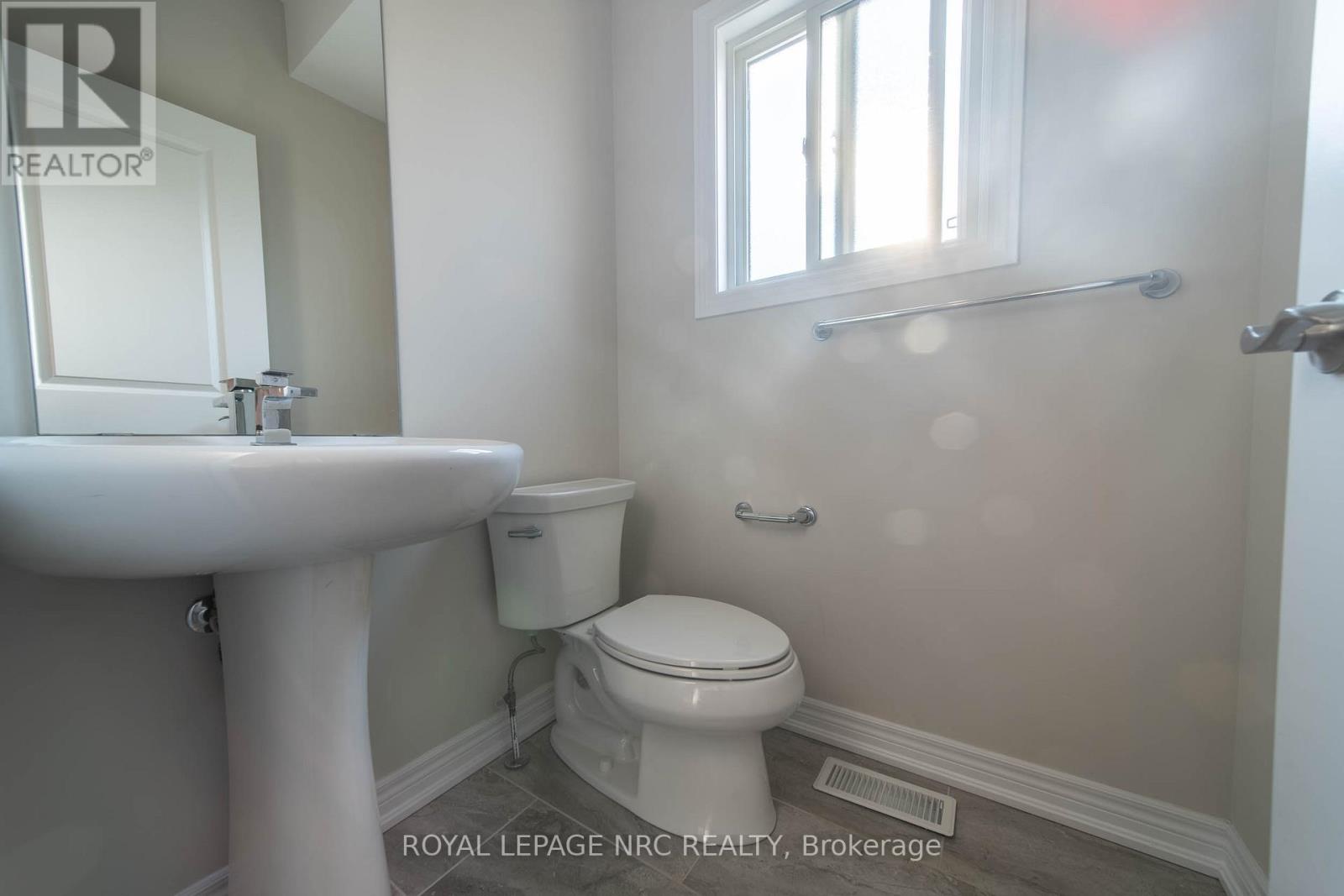 1217 Uppers Lane, Thorold, Ontario  L0S 1A0 - Photo 7 - X12716148