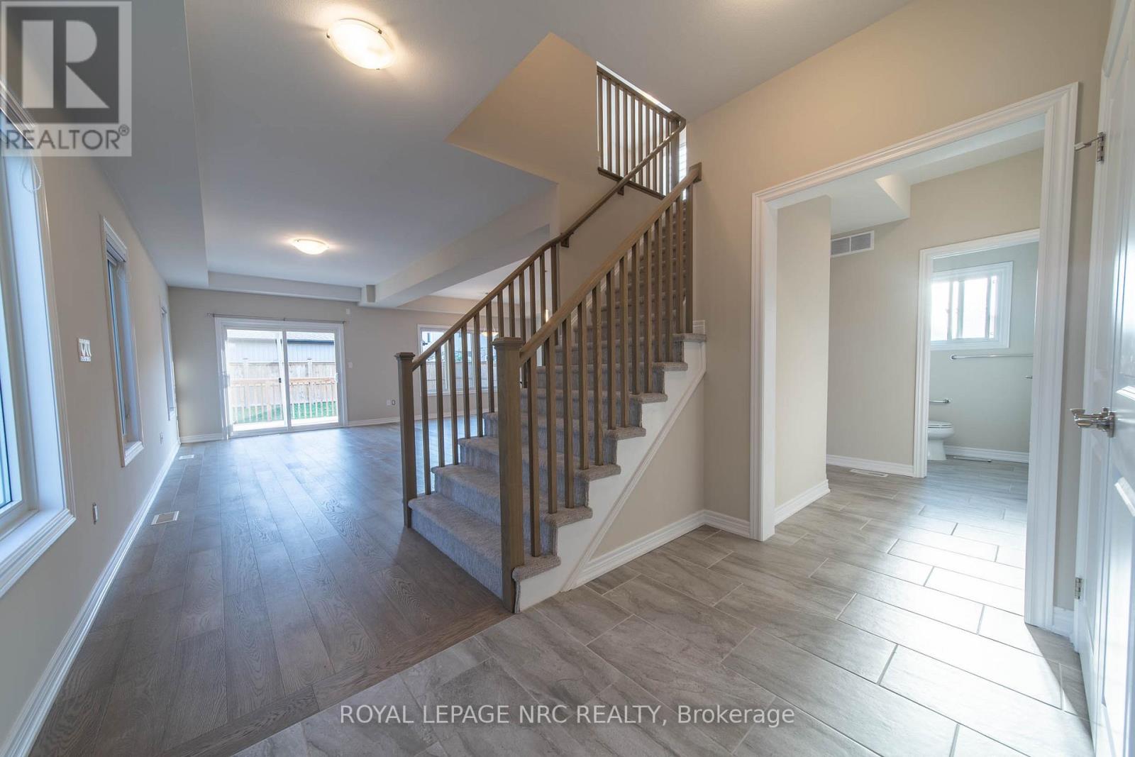 1217 Uppers Lane, Thorold, Ontario  L0S 1A0 - Photo 9 - X12716148