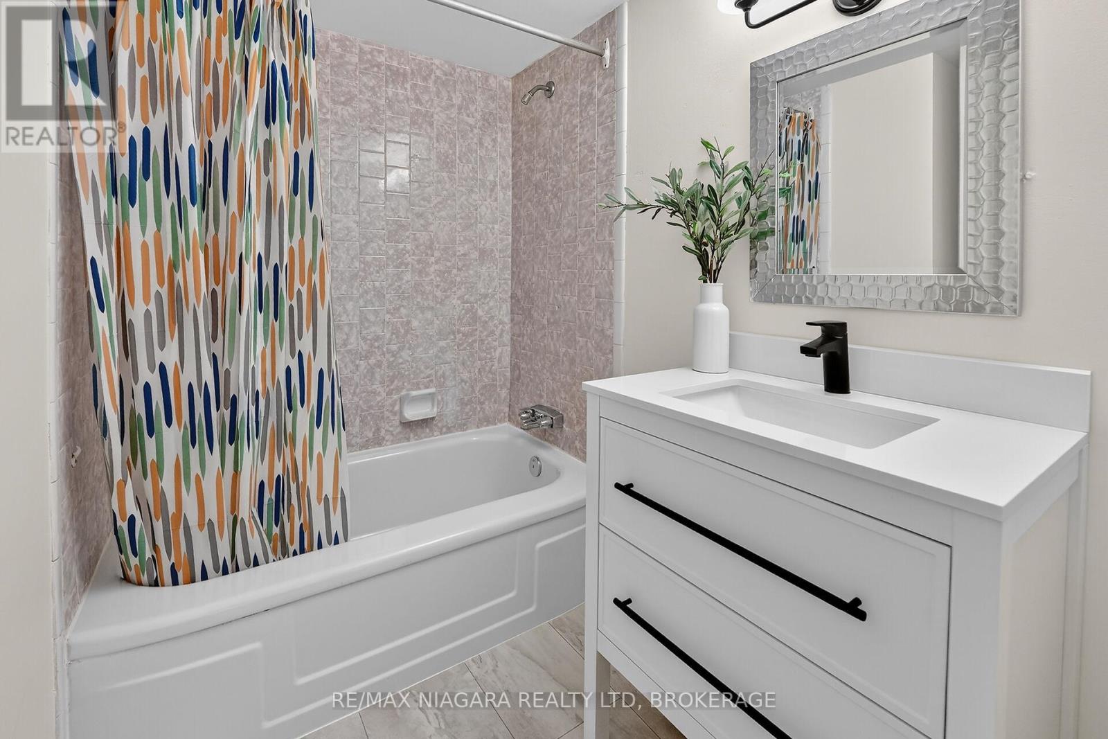 1003 - 365 Geneva Street, St. Catharines, Ontario  L2N 5S7 - Photo 12 - X12716520