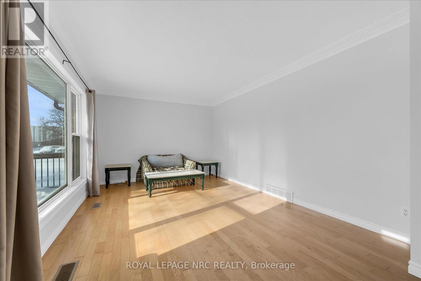 162 Ryerson Street, Thorold, Ontario  L2V 3Y3 - Photo 5 - X12721978