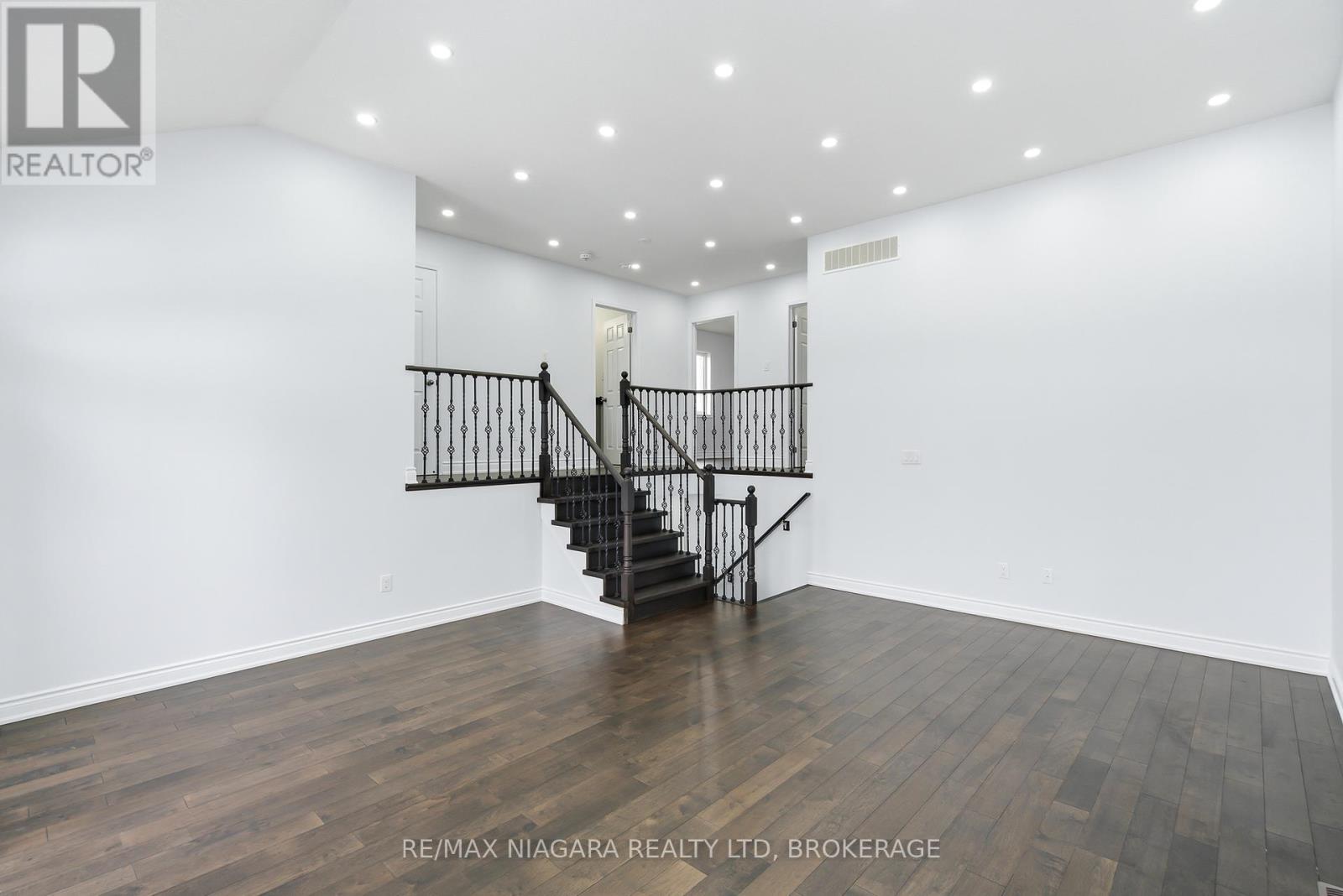 8139 Buckeye Crescent, Niagara Falls, Ontario  L2H 2Y6 - Photo 21 - X12725792