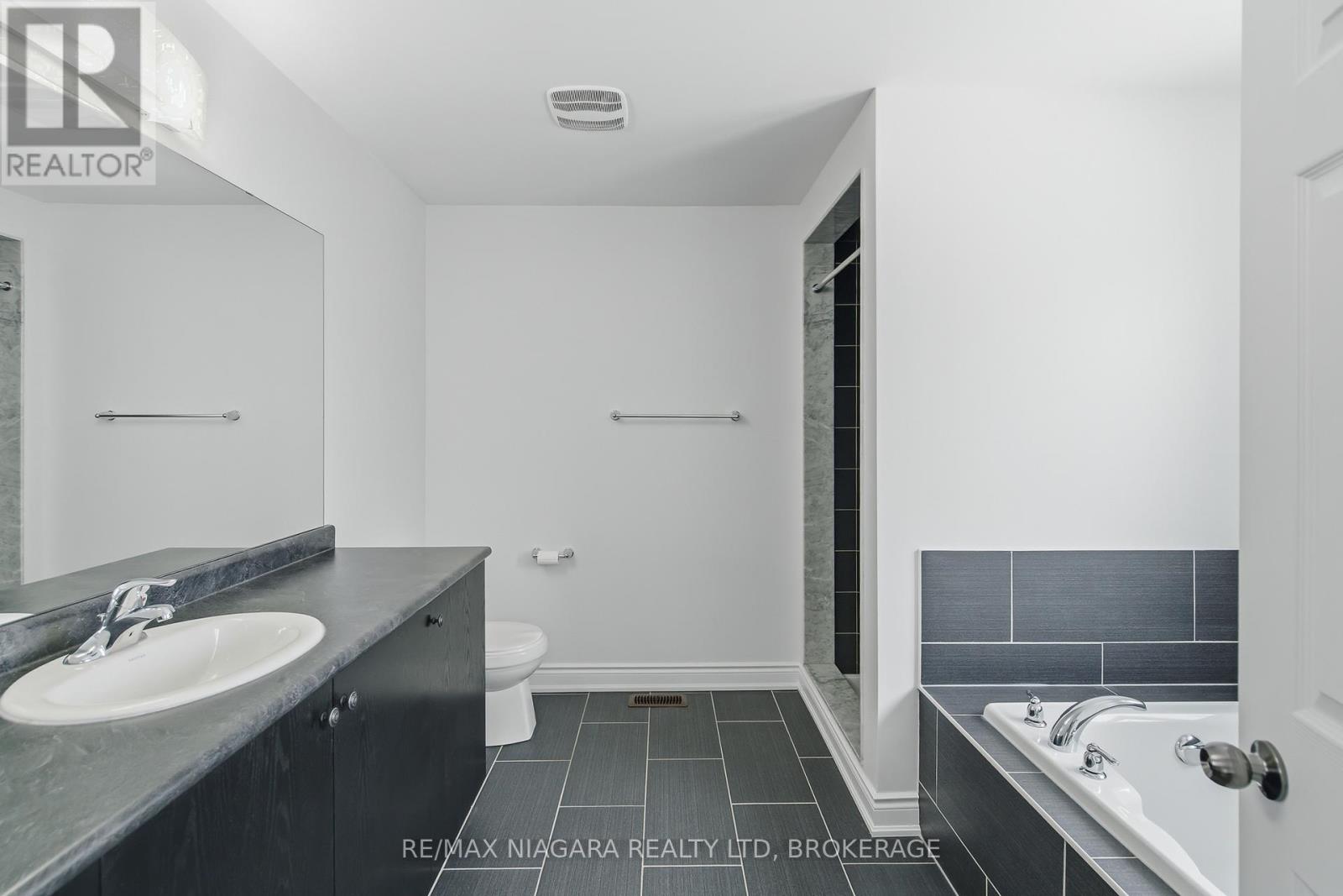 8139 Buckeye Crescent, Niagara Falls, Ontario  L2H 2Y6 - Photo 33 - X12725792
