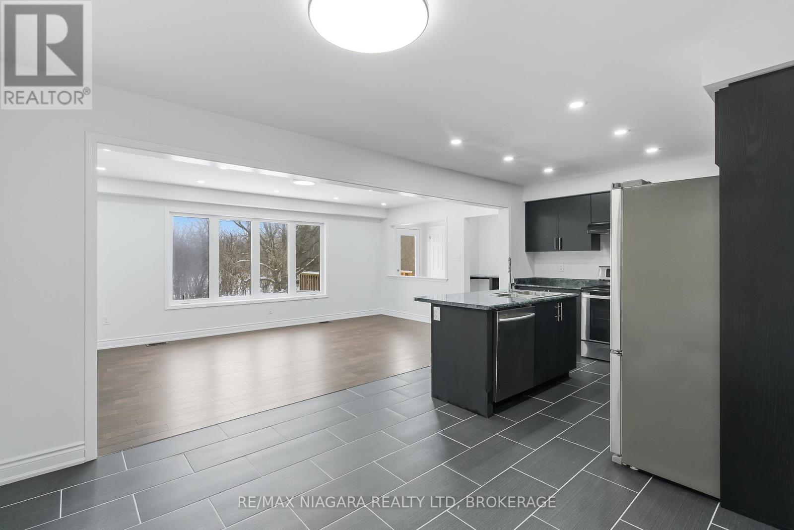 8139 Buckeye Crescent, Niagara Falls, Ontario  L2H 2Y6 - Photo 6 - X12725792