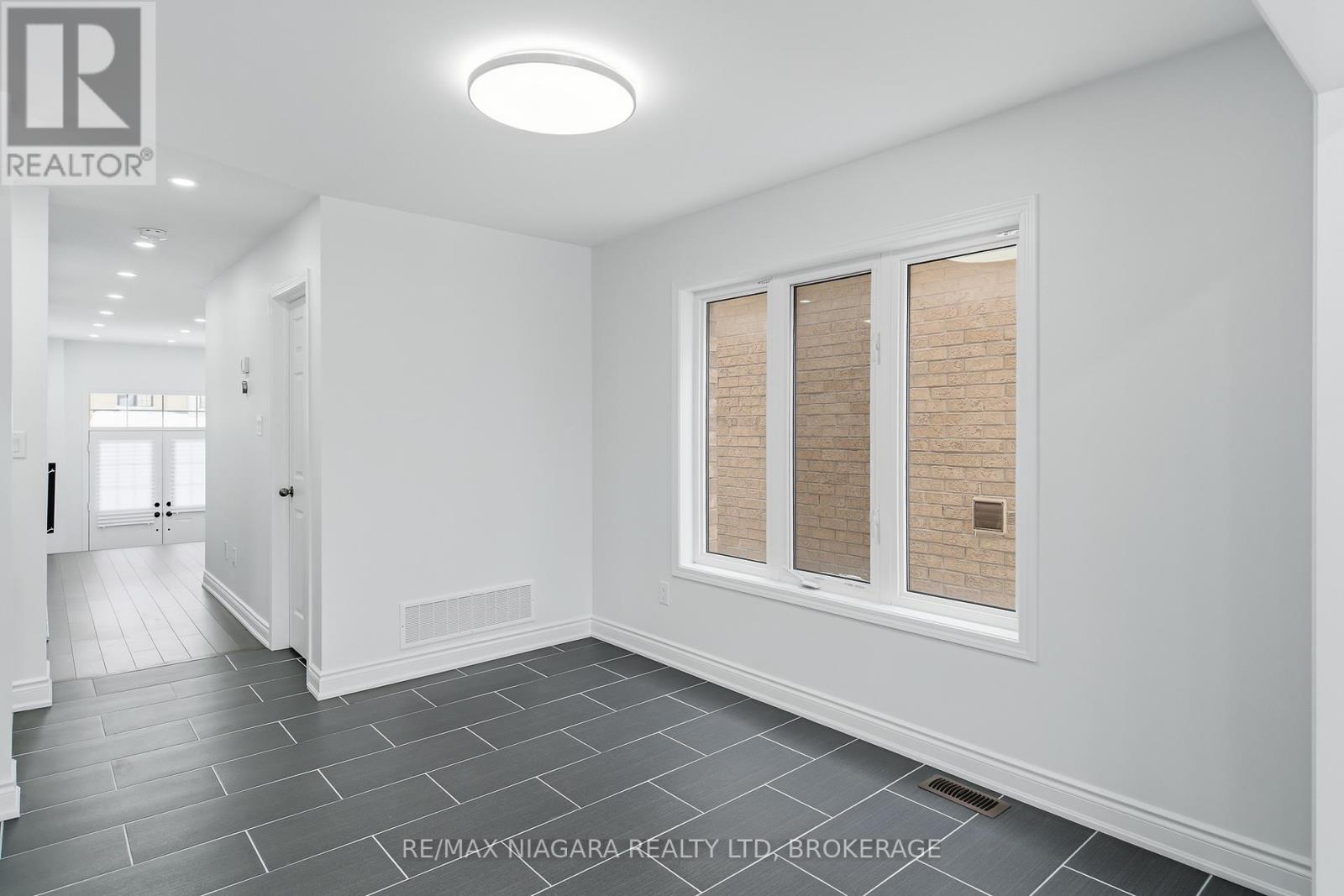 8139 Buckeye Crescent, Niagara Falls, Ontario  L2H 2Y6 - Photo 7 - X12725792