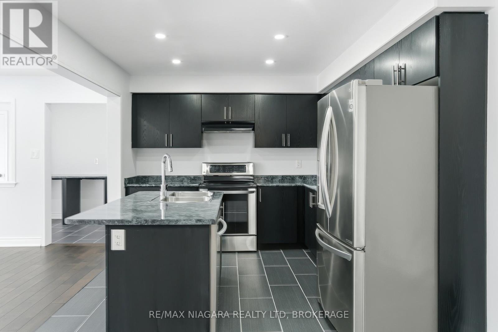 8139 Buckeye Crescent, Niagara Falls, Ontario  L2H 2Y6 - Photo 8 - X12725792