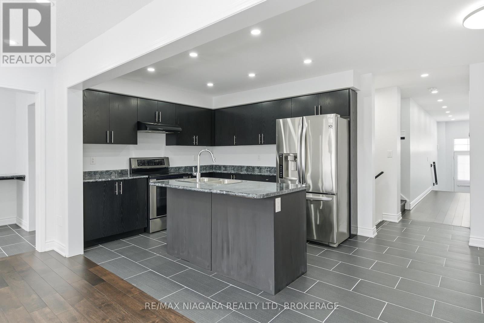 8139 Buckeye Crescent, Niagara Falls, Ontario  L2H 2Y6 - Photo 9 - X12725792
