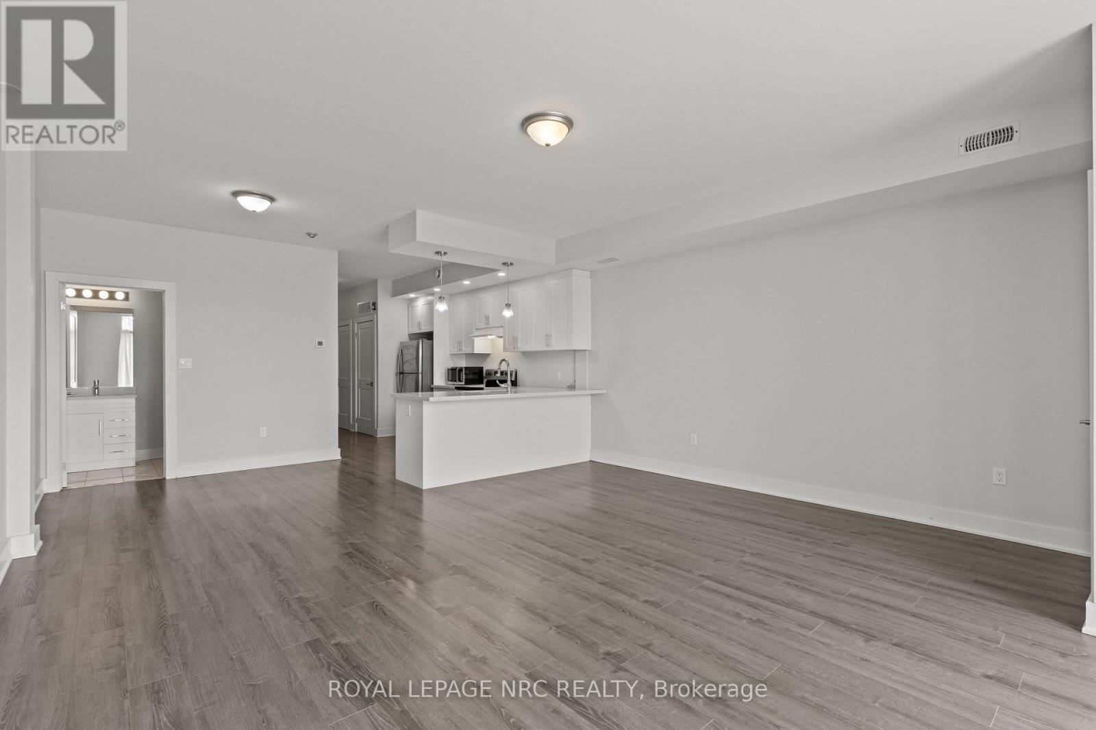 106 - 3710 Main Street, Niagara Falls, Ontario  L2G 6B1 - Photo 4 - X12730654