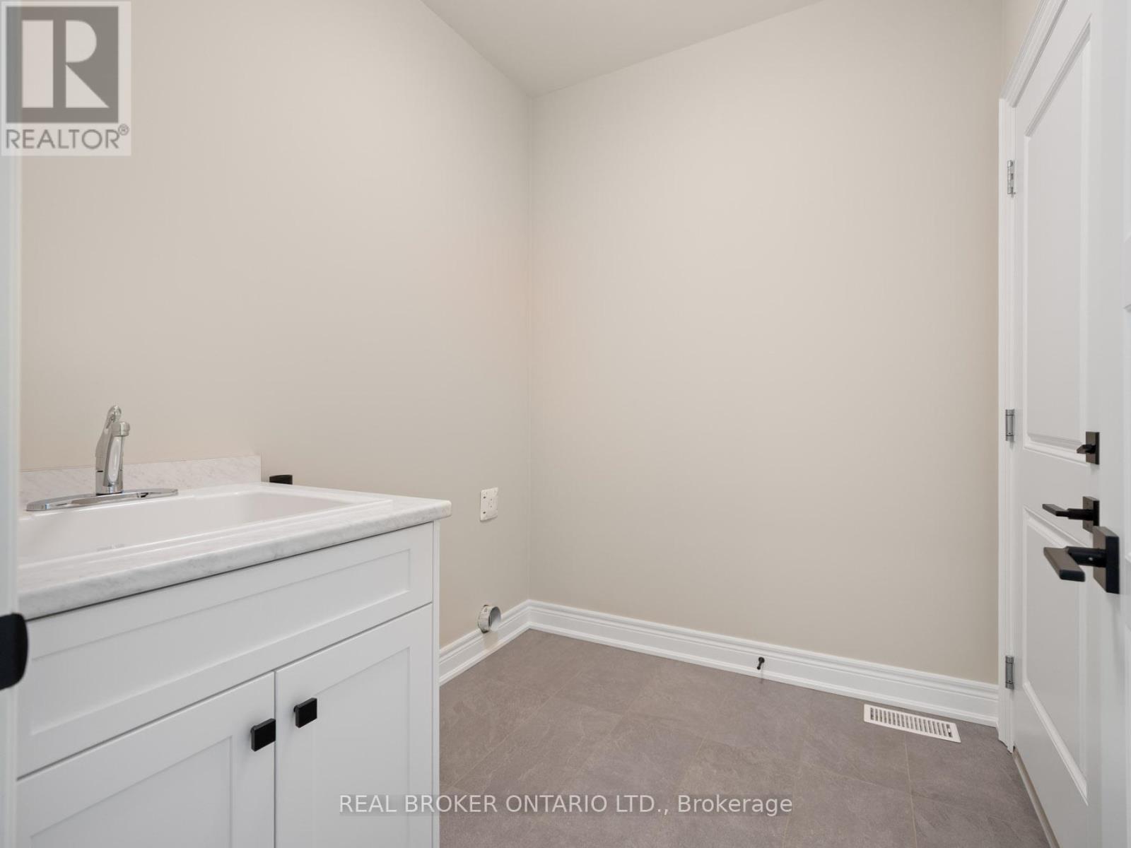 26 Austin Drive, Welland, Ontario  L3C 0J8 - Photo 8 - X12730940
