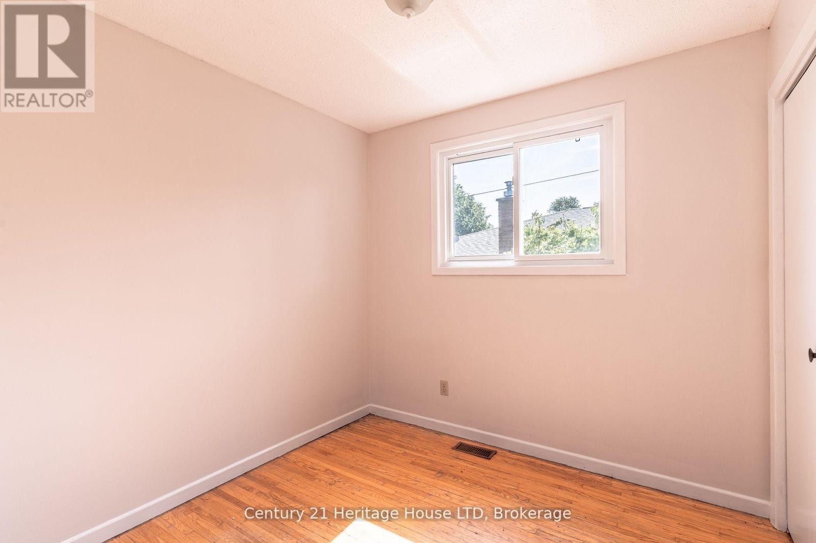 387 First Avenue, Welland, Ontario  L3C 5R3 - Photo 11 - X12742562