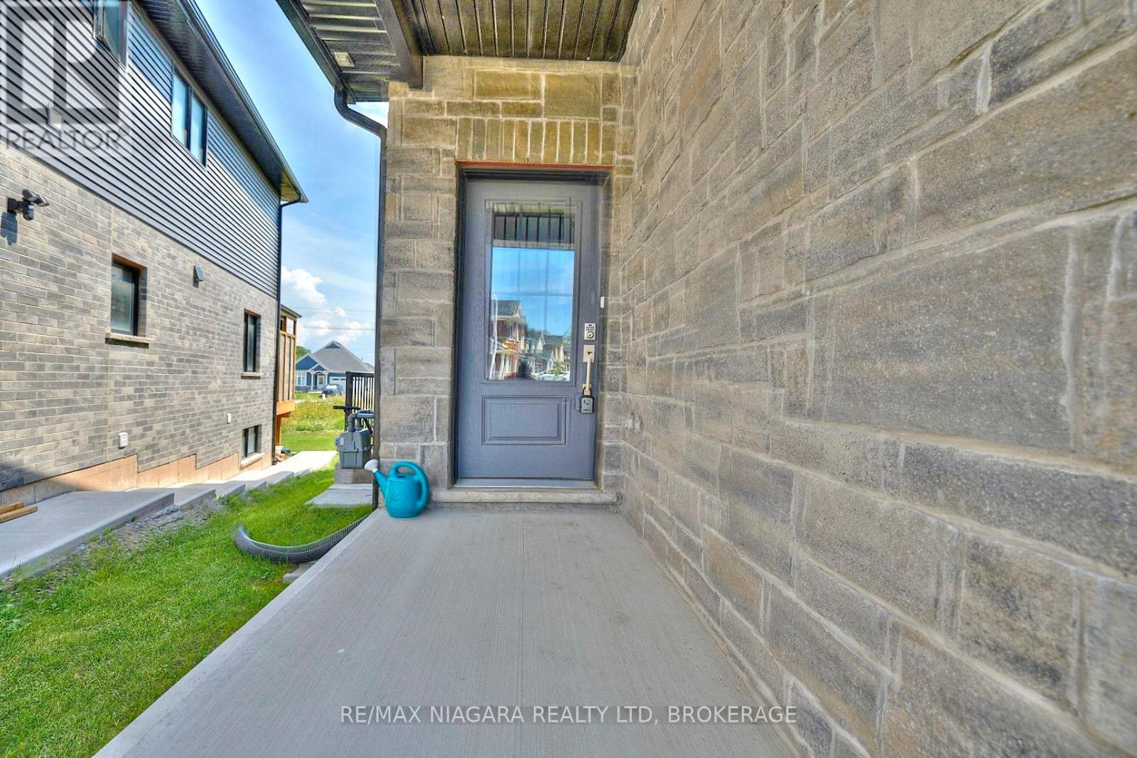 3624 Allen Trail, Fort Erie, Ontario  L0S 1N0 - Photo 3 - X12754060