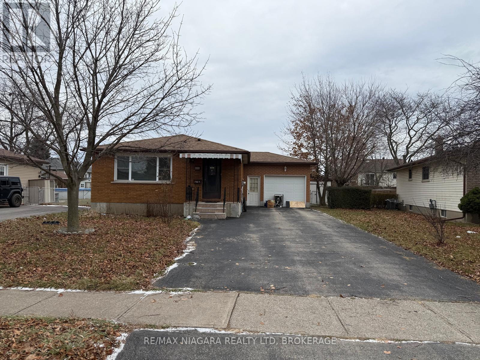 8006 PADDOCK TRAIL DRIVE, Niagara Falls, Ontario