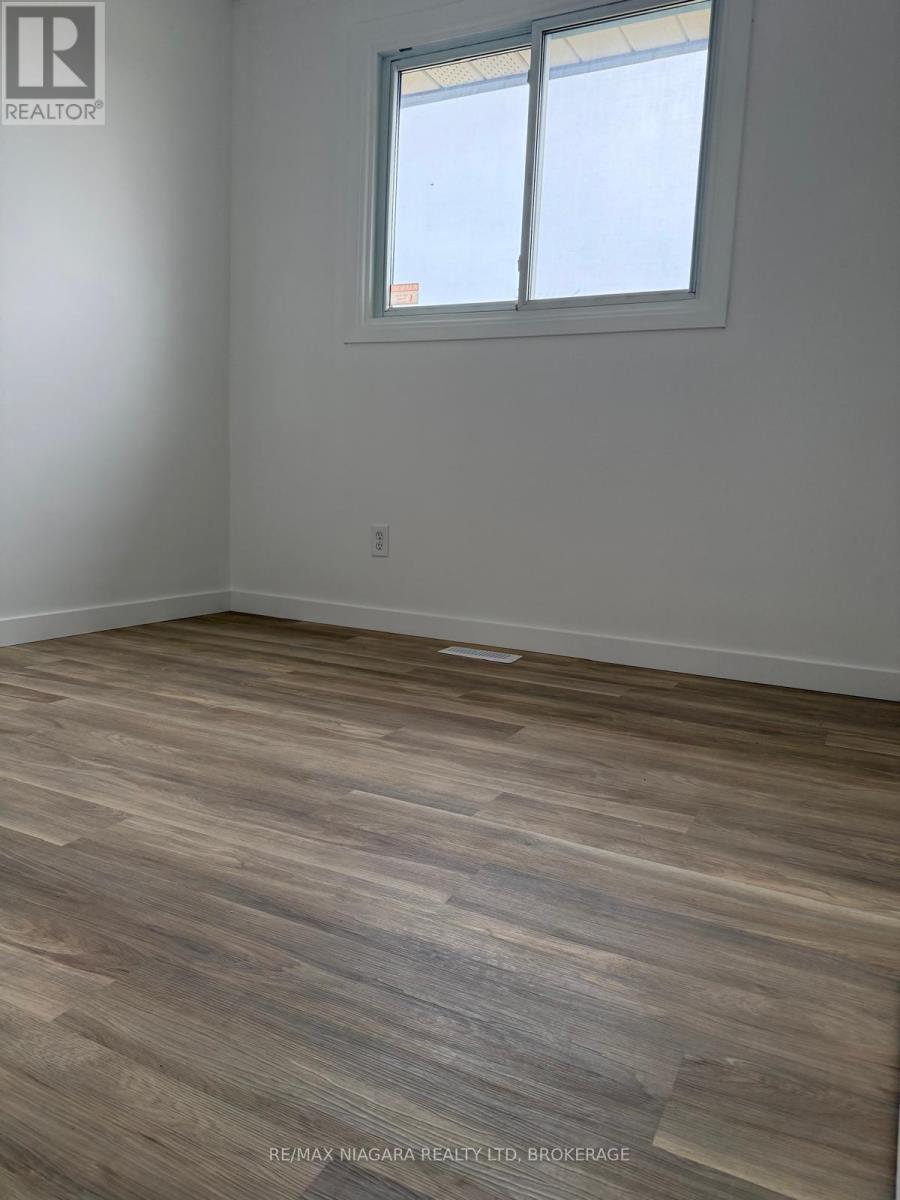 8006 Paddock Trail Drive, Niagara Falls, Ontario  L2H 1X2 - Photo 10 - X12757156