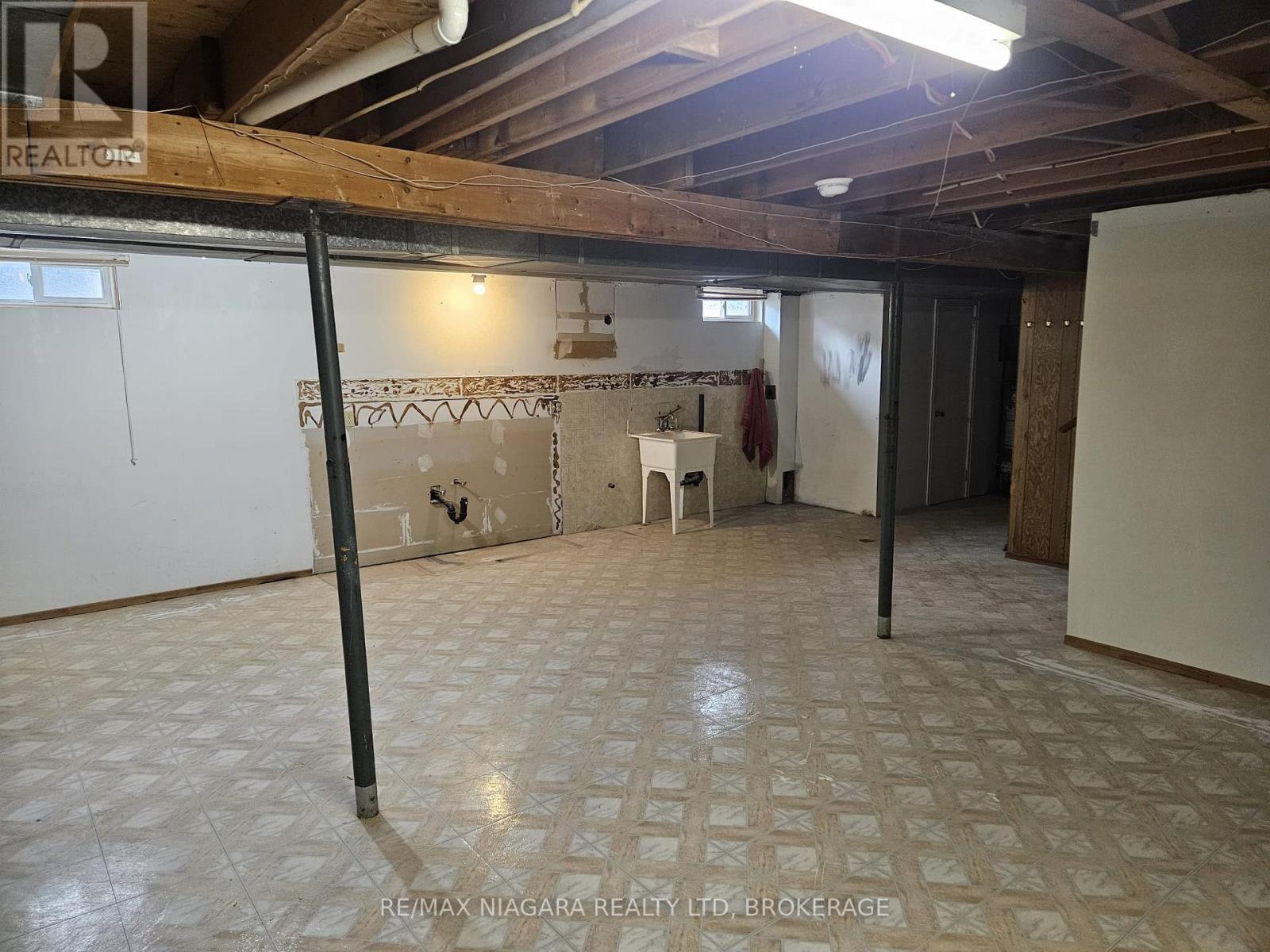 8006 Paddock Trail Drive, Niagara Falls, Ontario  L2H 1X2 - Photo 11 - X12757156