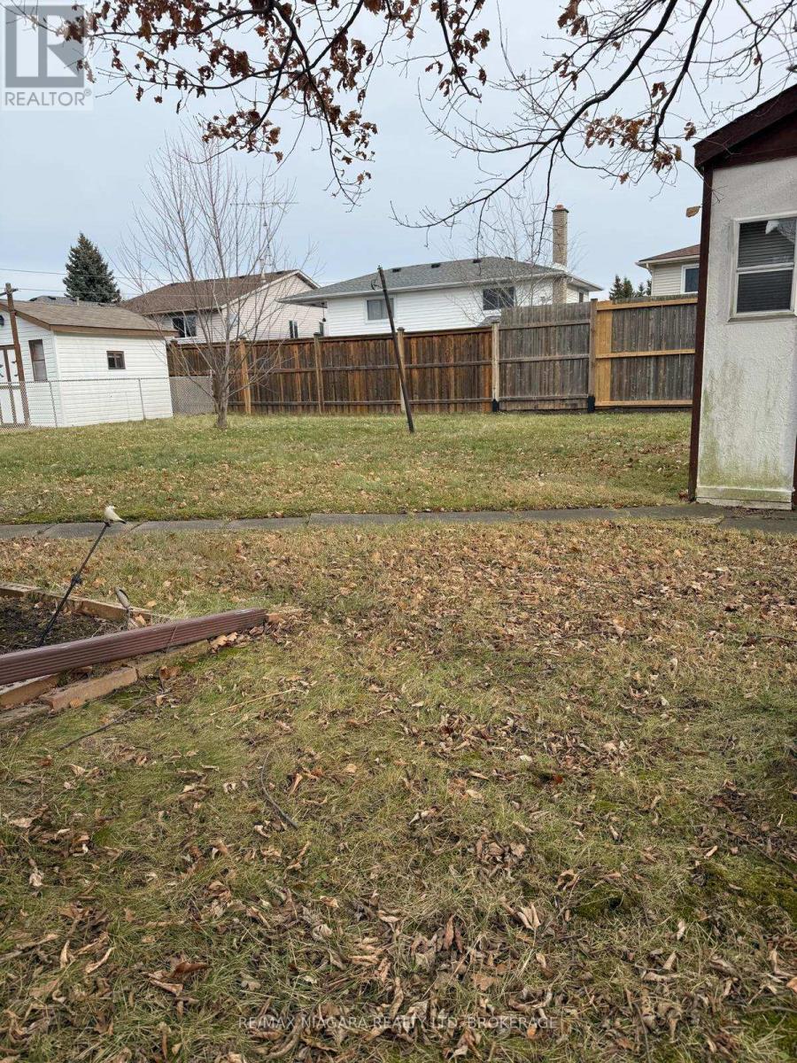 8006 Paddock Trail Drive, Niagara Falls, Ontario  L2H 1X2 - Photo 14 - X12757156