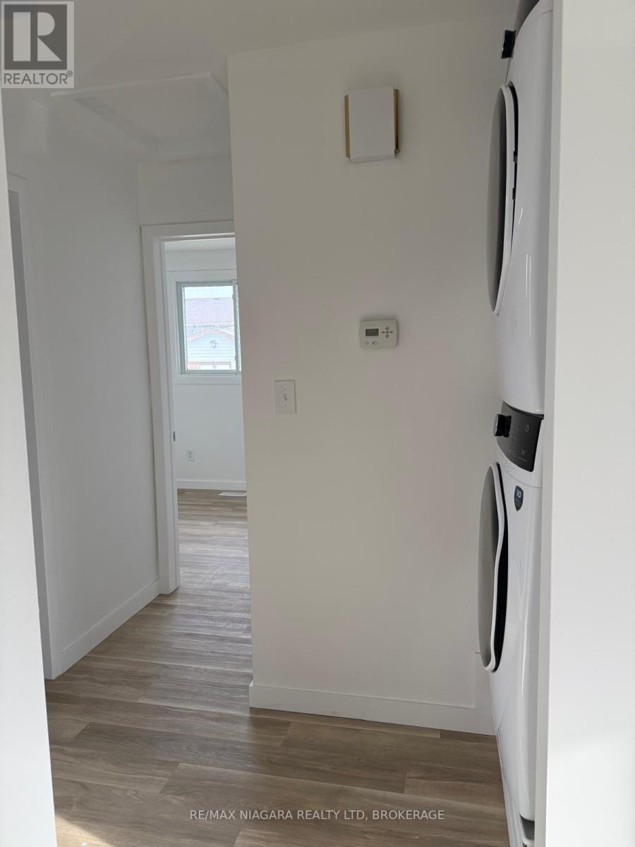 8006 Paddock Trail Drive, Niagara Falls, Ontario  L2H 1X2 - Photo 5 - X12757156