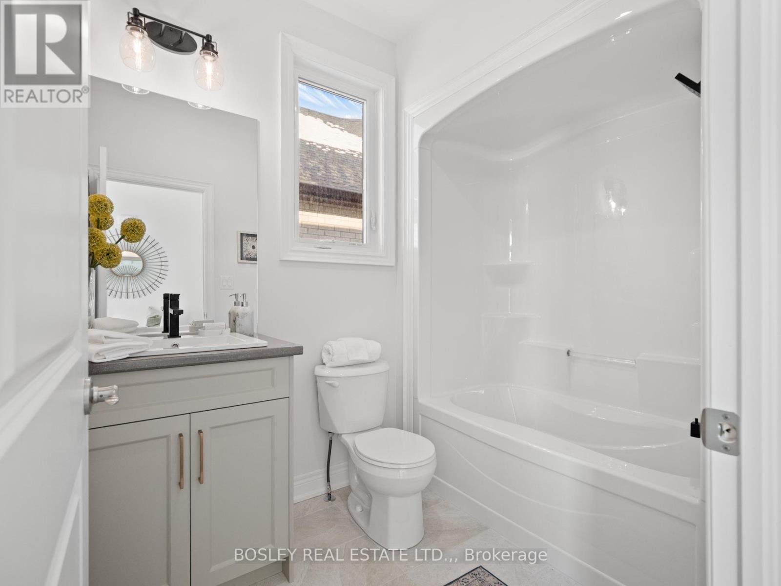 510 Royal Ridge Drive, Fort Erie, Ontario  L0S 1N0 - Photo 5 - X12766904