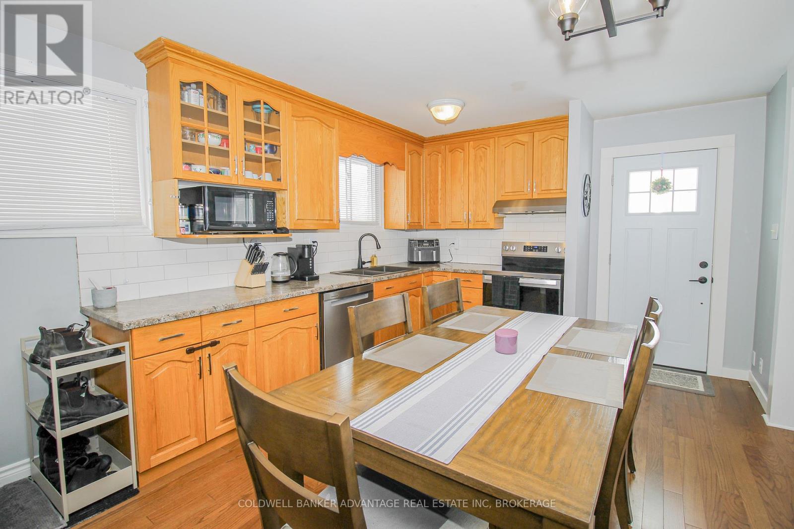 42 Newleaf Crescent, Welland, Ontario  L3C 6B4 - Photo 4 - X12777298