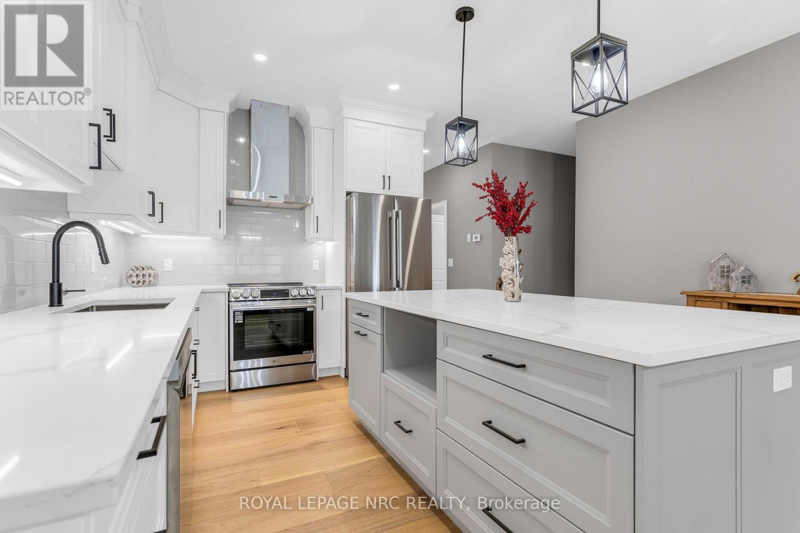 738 Clarence Street, Port Colborne, Ontario  L3K 0A8 - Photo 9 - X12780732