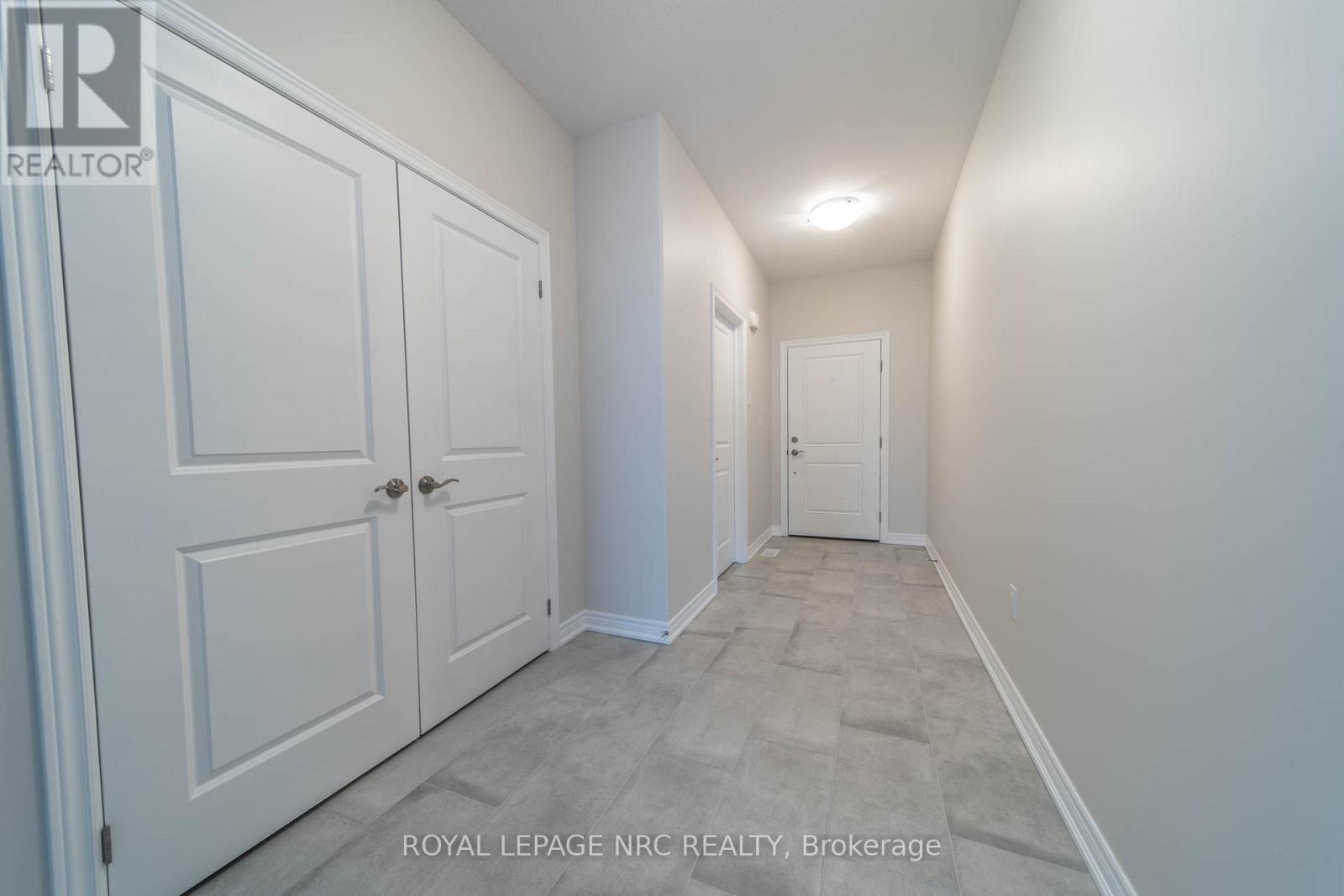 52 Willson Drive, Thorold, Ontario  L2V 0G7 - Photo 2 - X12784910