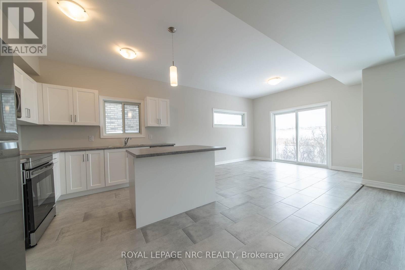 52 Willson Drive, Thorold, Ontario  L2V 0G7 - Photo 7 - X12784910