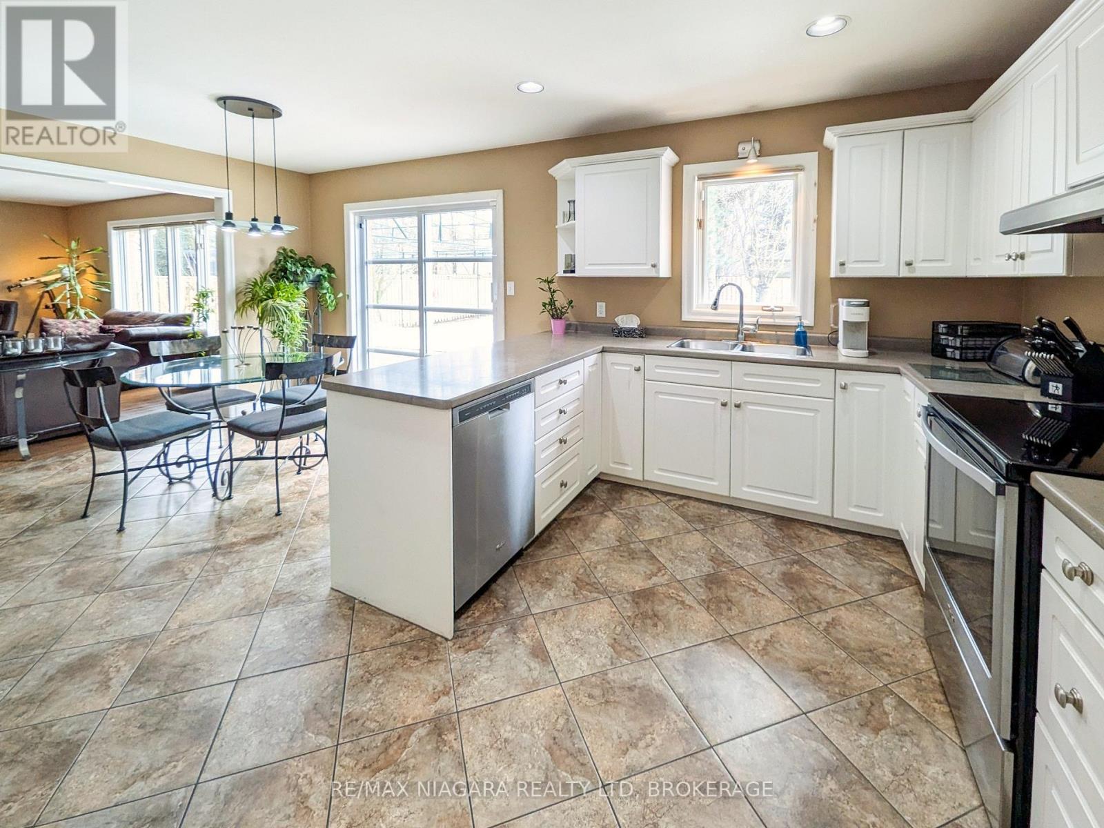 7874 Bishop Avenue, Niagara Falls, Ontario  L2H 3C6 - Photo 10 - X12784940