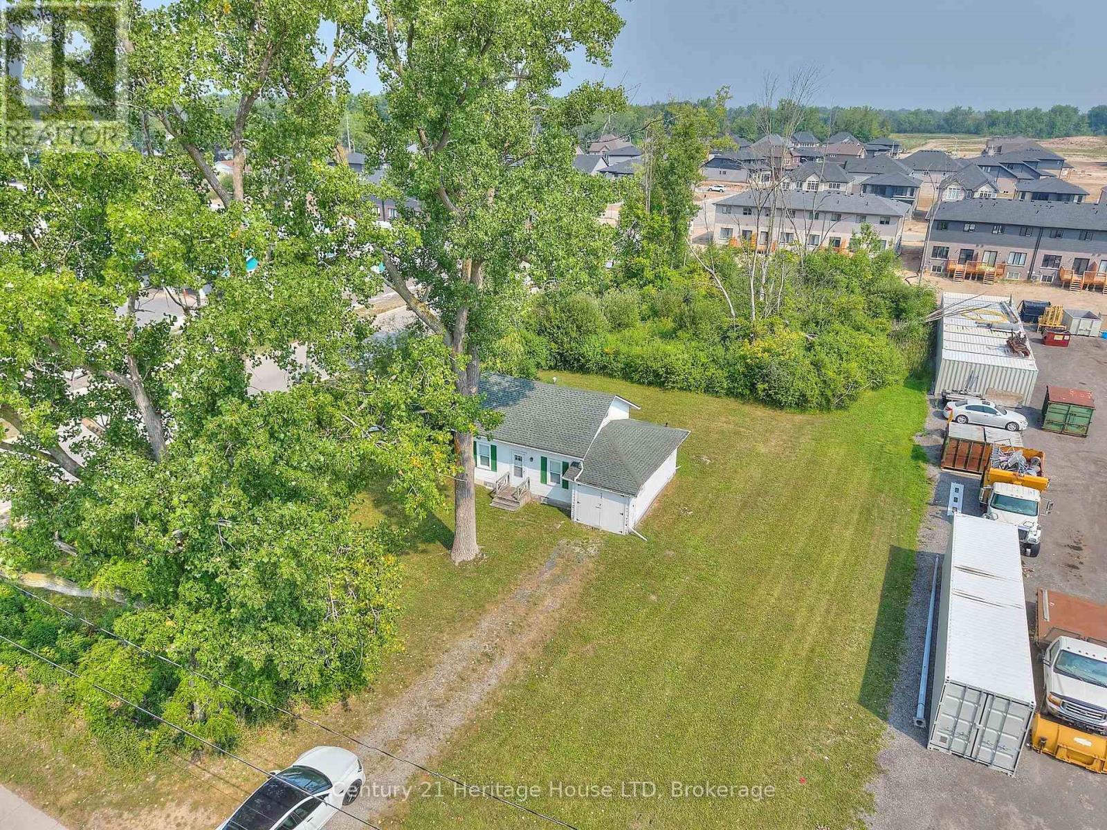 938 Garrison Road, Fort Erie, Ontario  L2A 1N7 - Photo 4 - X12785182