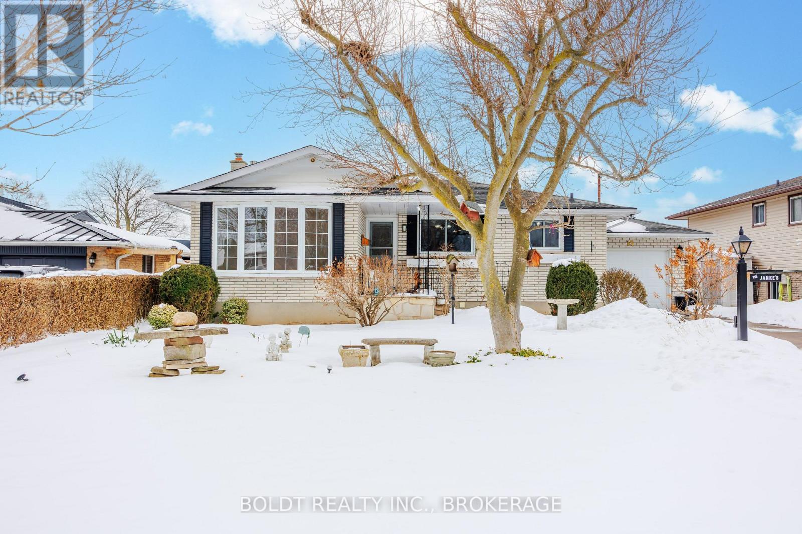 15 NOTTINGHAM COURT, St. Catharines, Ontario