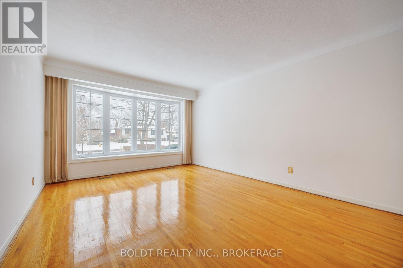 15 Nottingham Court, St. Catharines, Ontario  L2M 1L6 - Photo 4 - X12793410