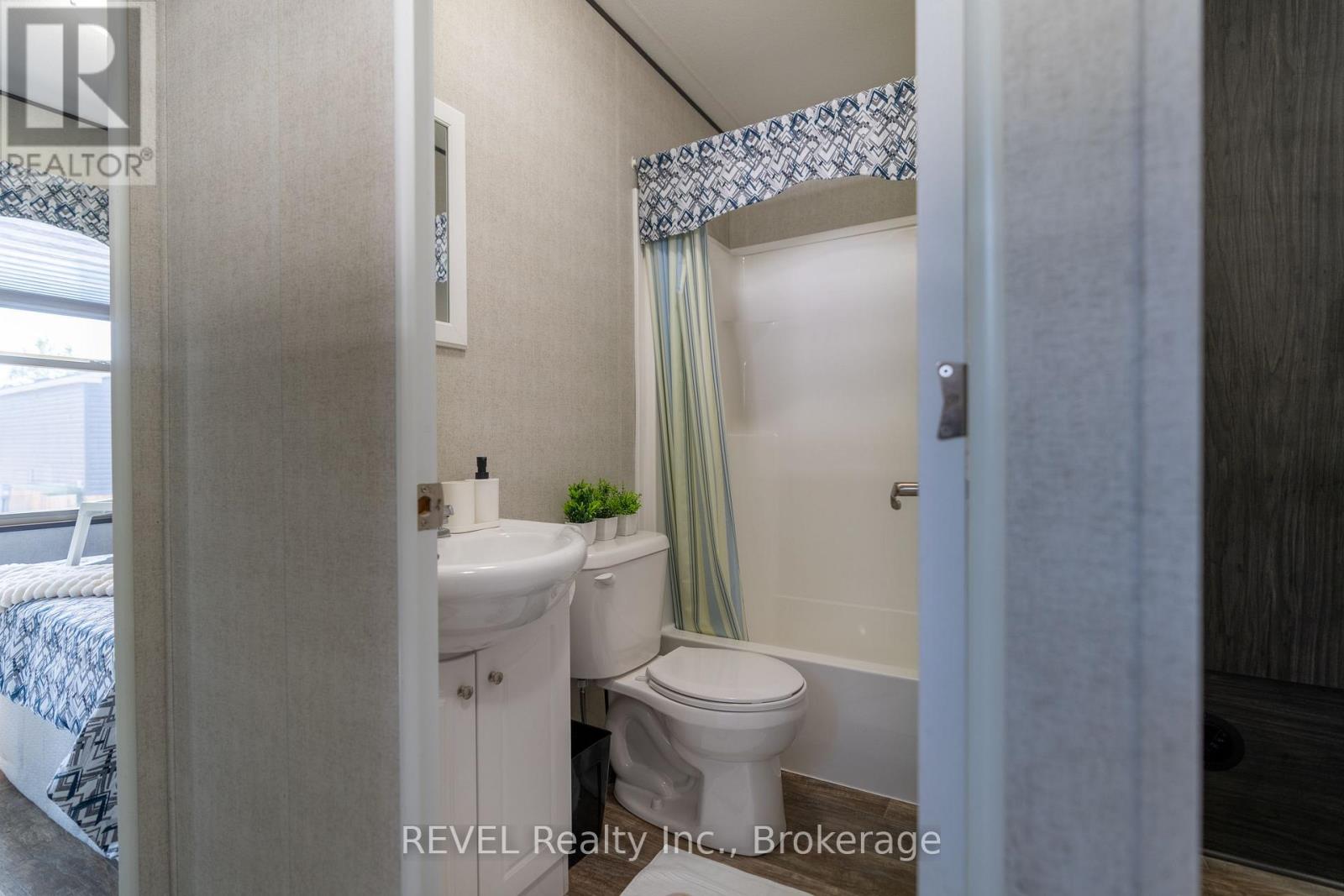 303 - 1501 Line 8 Road, Niagara-On-The-Lake, Ontario  L0S 1L0 - Photo 15 - X12795656