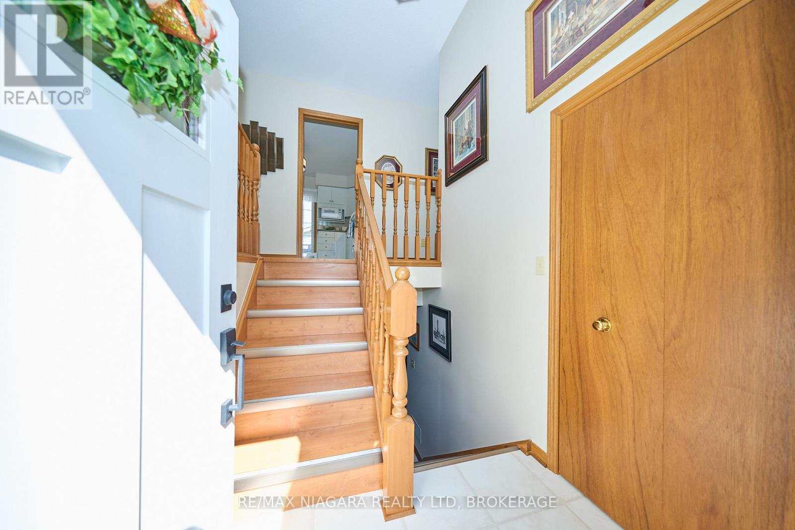 524 Lakeview Road, Fort Erie, Ontario  L2A 4W6 - Photo 4 - X12796020