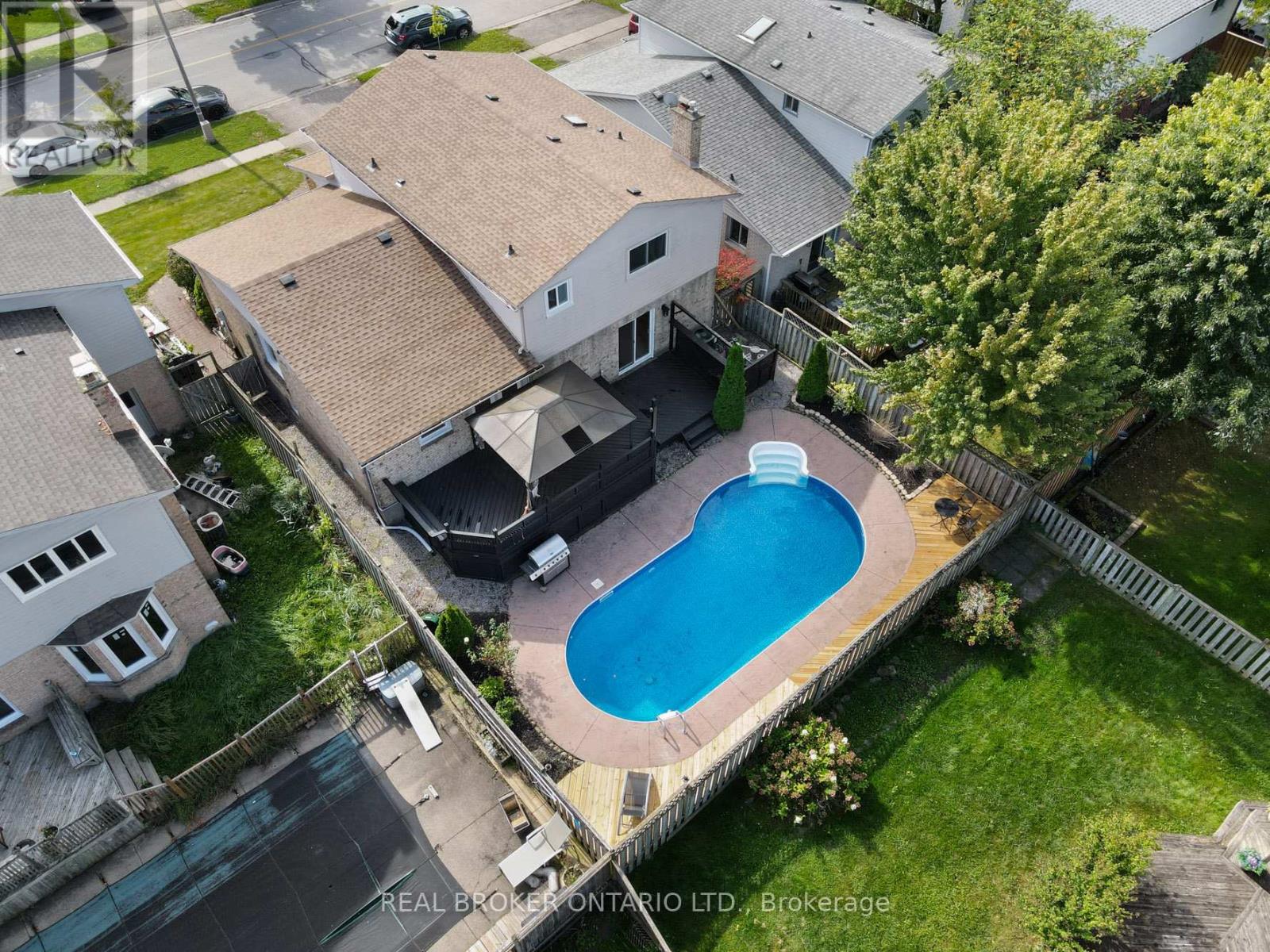 24 Keefer Road, Thorold, Ontario  L2V 4Y4 - Photo 3 - X12804280