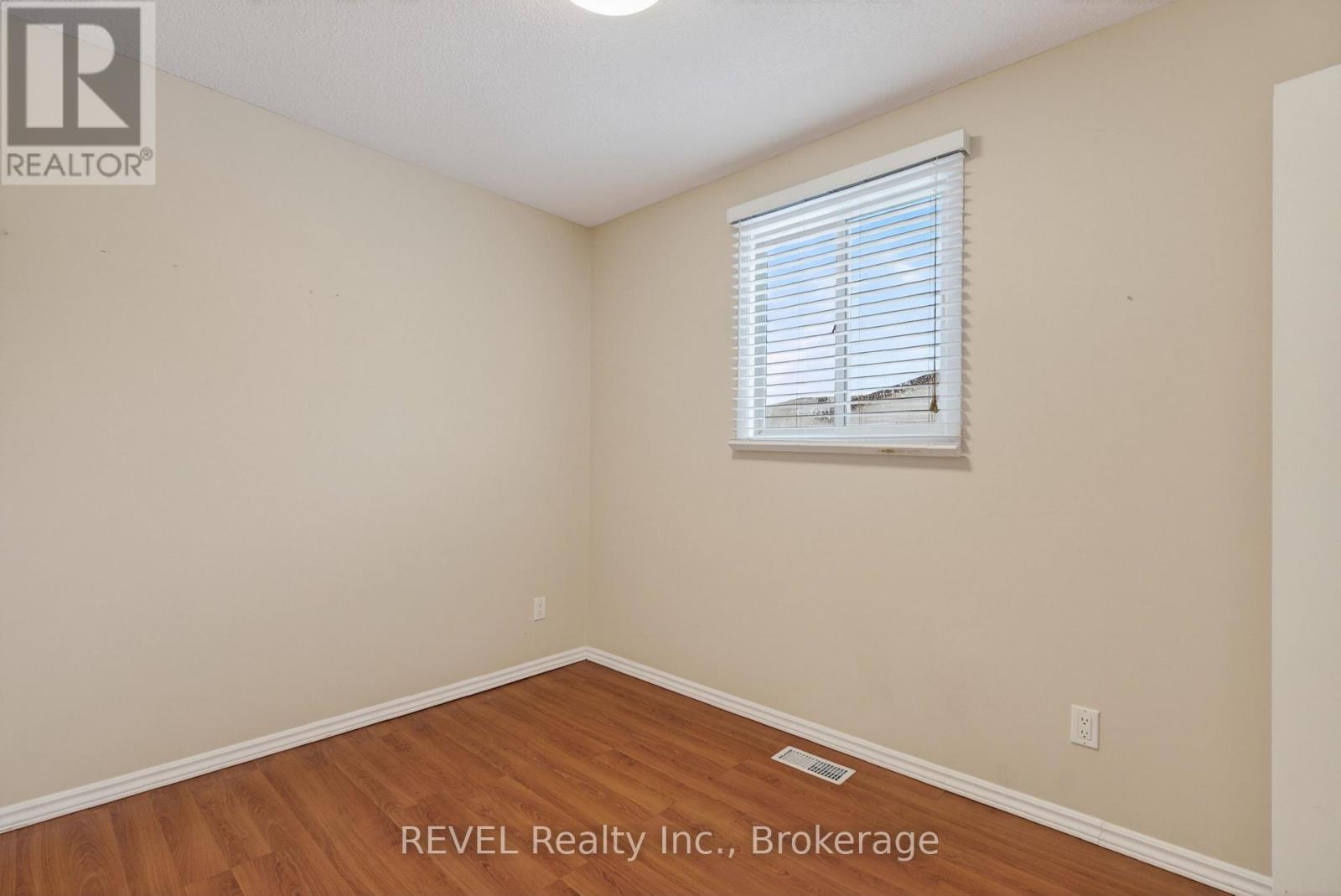 Upper - 6166 Wildrose Crescent, Niagara Falls, Ontario  L2G 7T3 - Photo 17 - X12804334