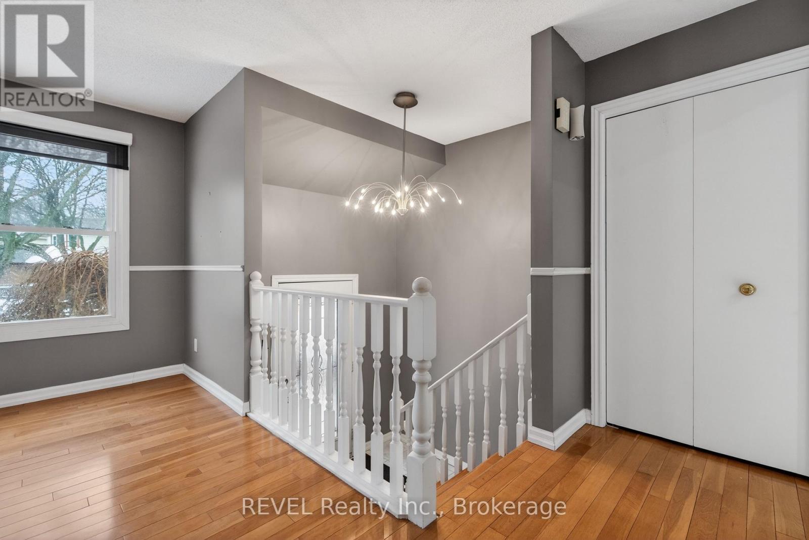 Upper - 6166 Wildrose Crescent, Niagara Falls, Ontario  L2G 7T3 - Photo 3 - X12804334