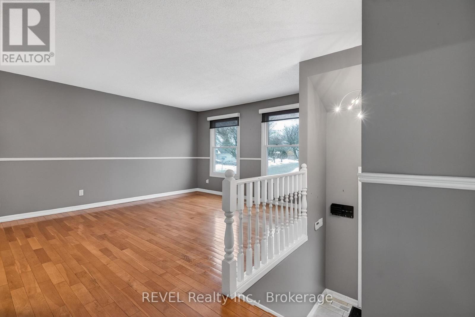 Upper - 6166 Wildrose Crescent, Niagara Falls, Ontario  L2G 7T3 - Photo 4 - X12804334