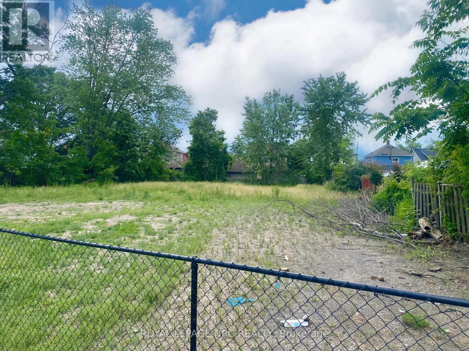 45 Riverside Drive, Welland, Ontario  L3C 5C9 - Photo 2 - X12819816