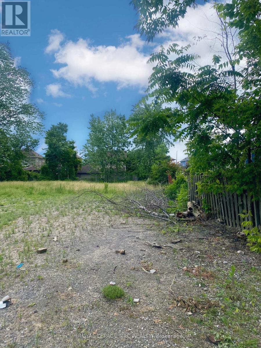 45 Riverside Drive, Welland, Ontario  L3C 5C9 - Photo 3 - X12819816