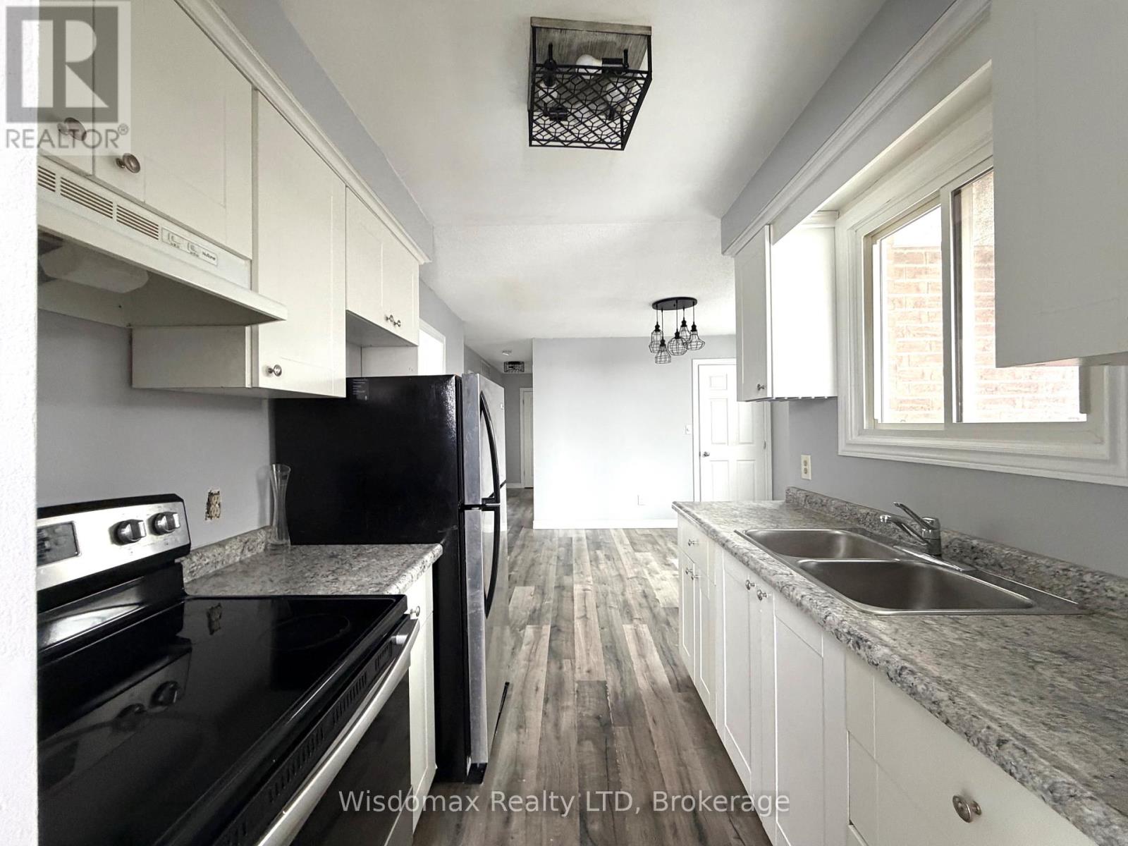 7 Kirk Street, St. Catharines, Ontario  L2S 1B8 - Photo 2 - X12820732