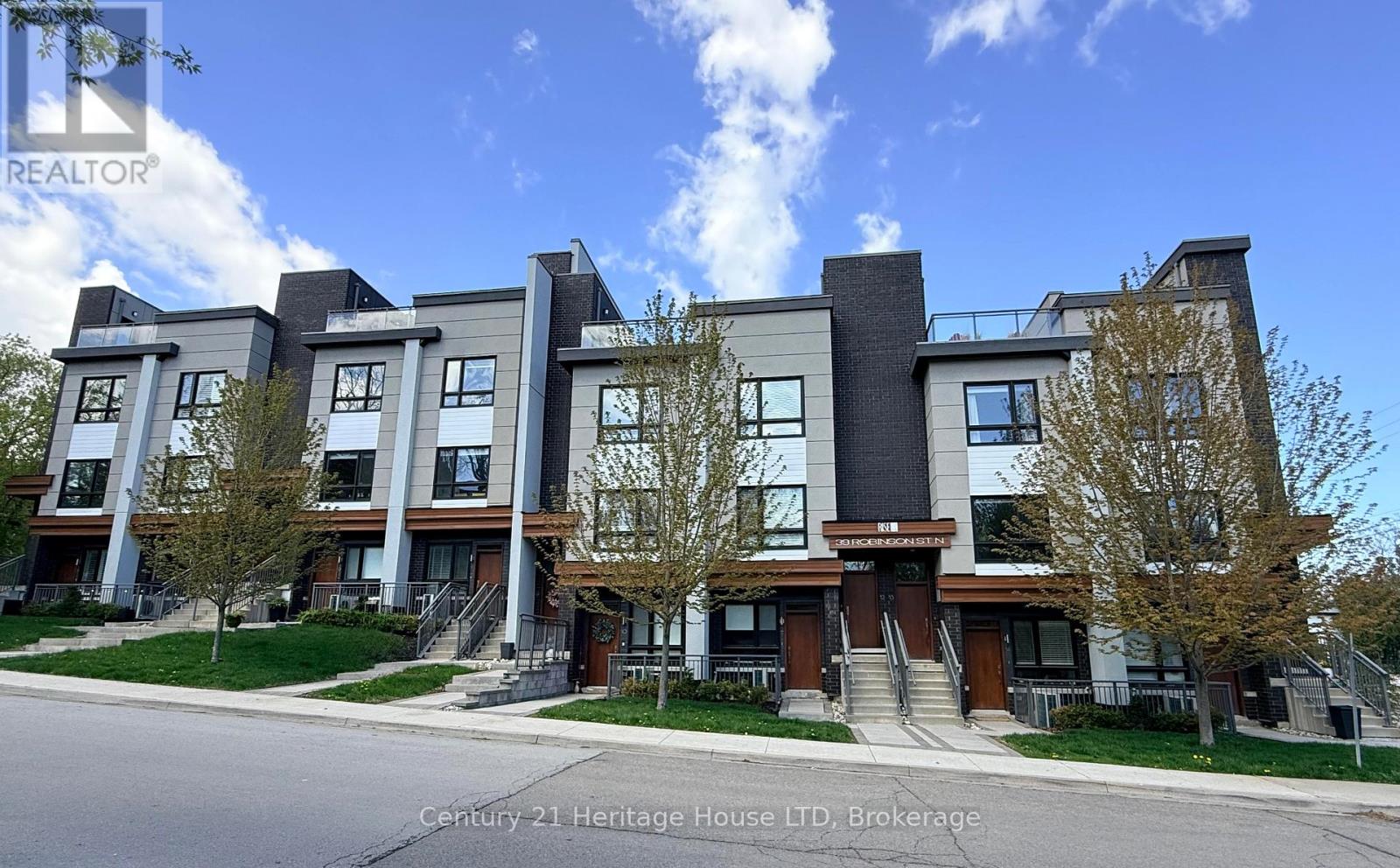 8 - 39 ROBINSON STREET N, Grimsby, Ontario