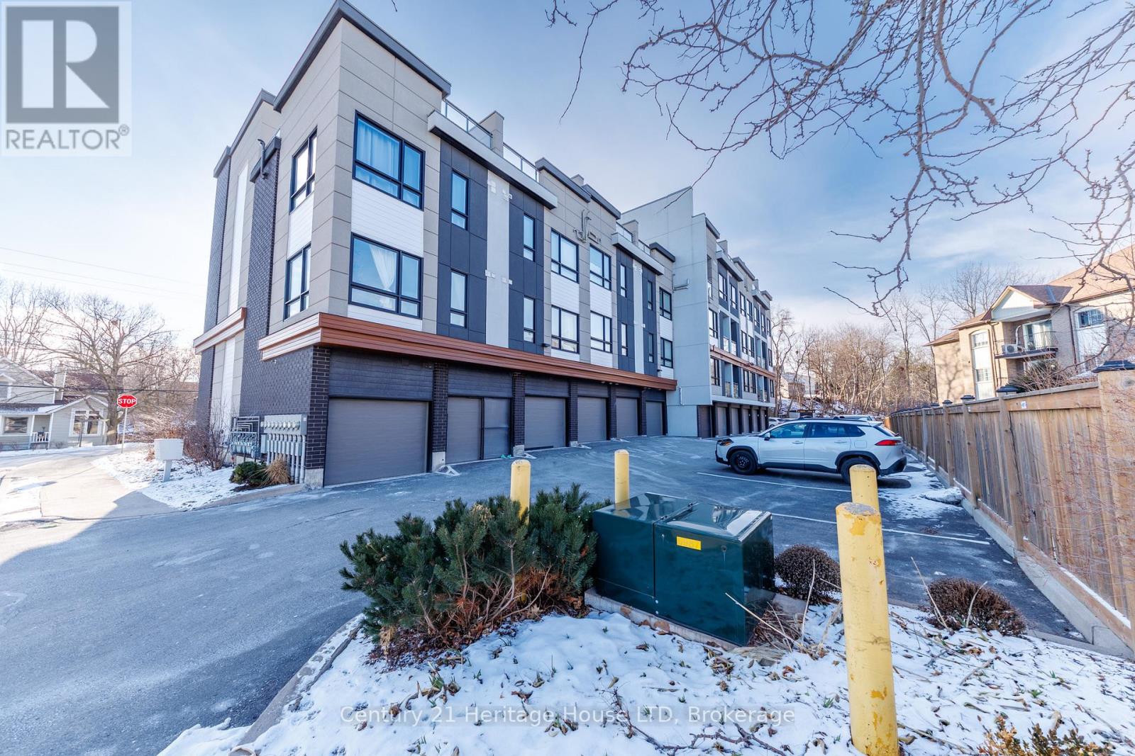 8 - 39 Robinson Street N, Grimsby, Ontario  L3M 3C9 - Photo 48 - X12823066